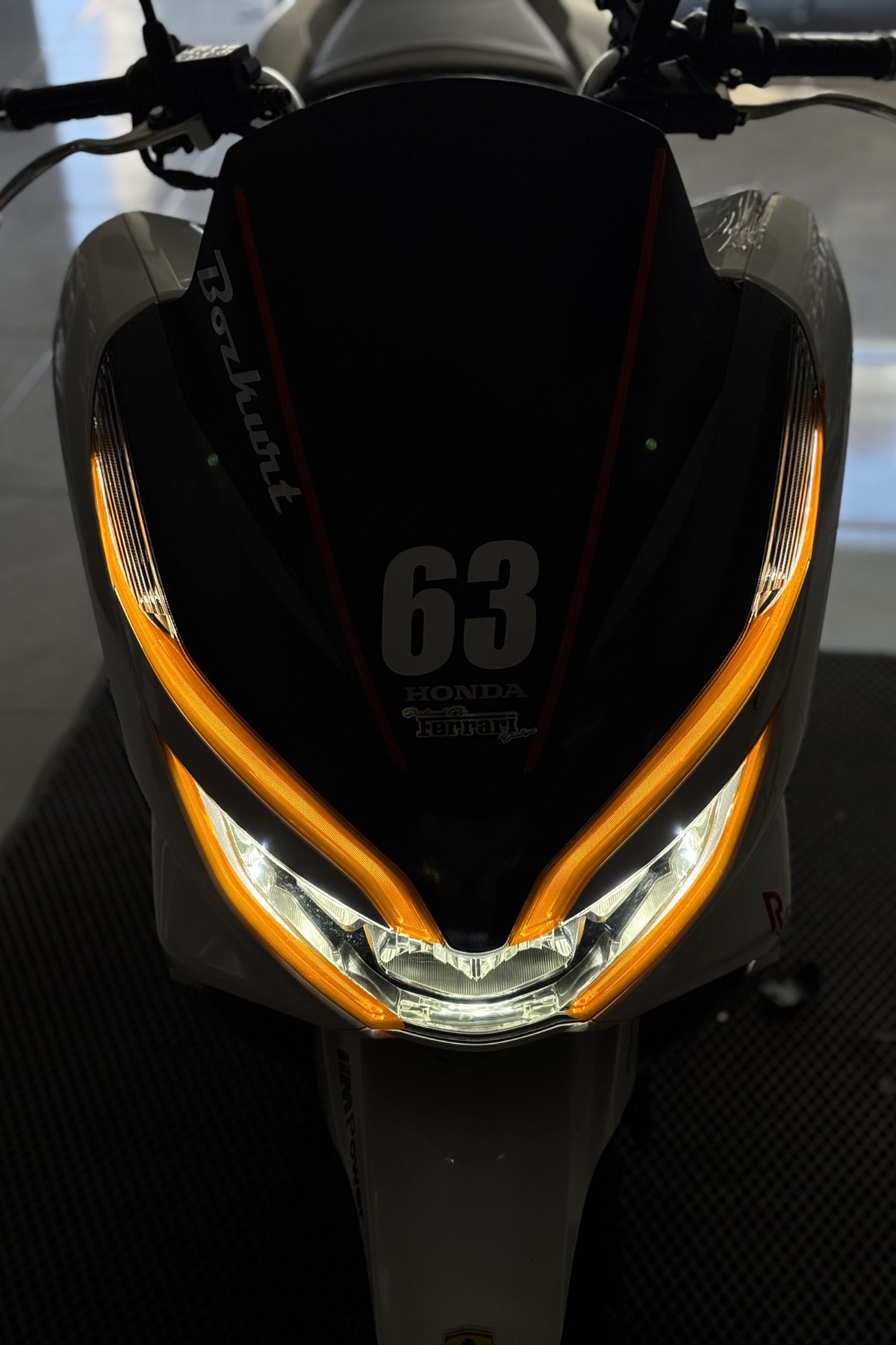 Honda PCX (2018-2020) için Far Tasarım Folyosu Sticker