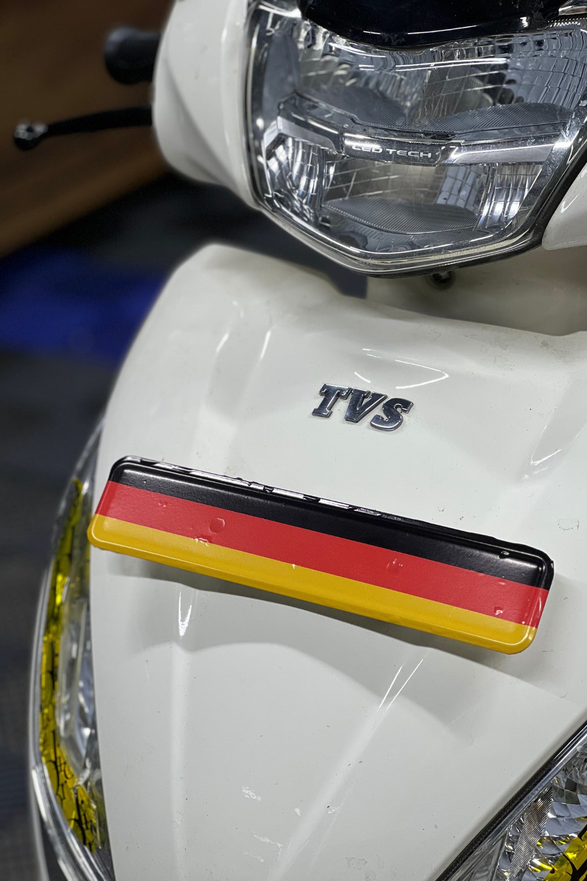 TVS Jupiter 125 Ön Plakası için Bayrak ve Desenli Sticker