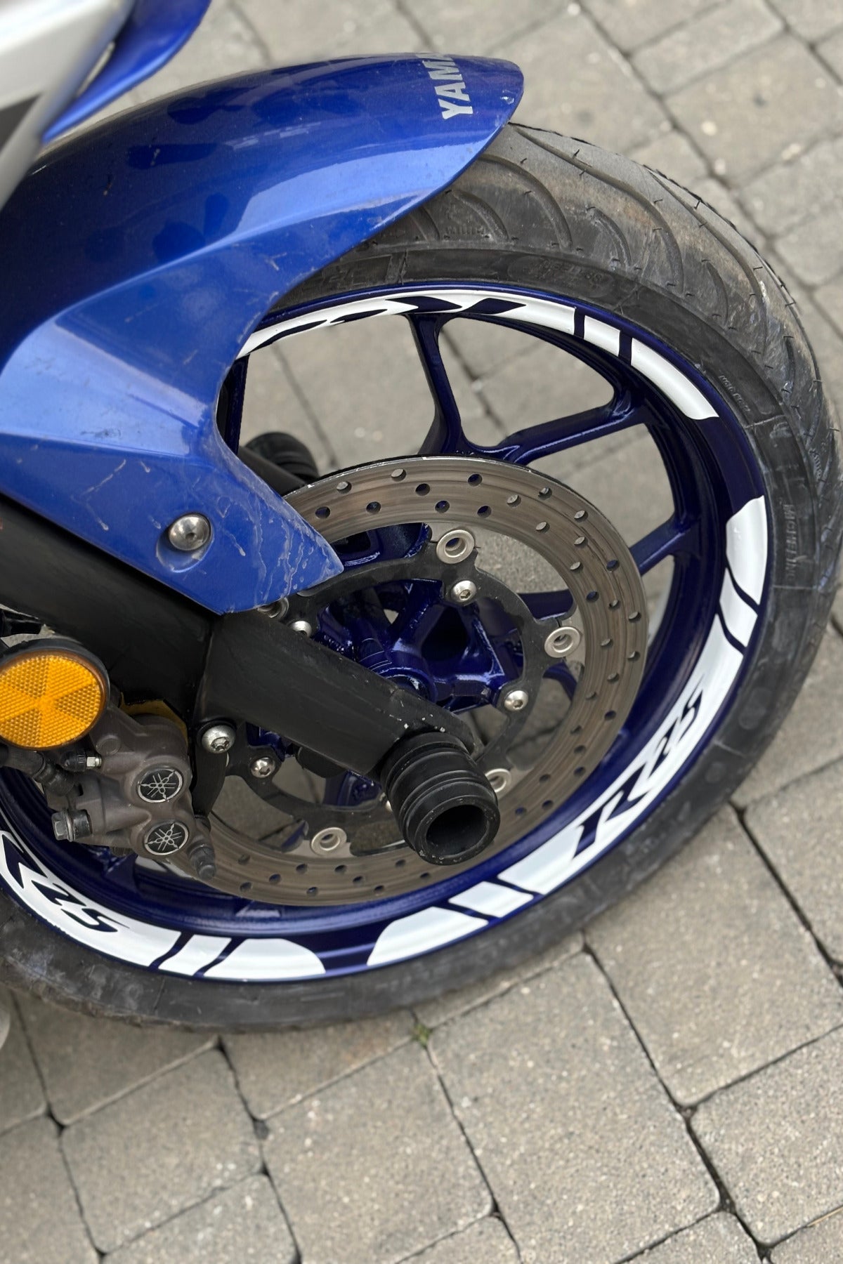 Yamaha R25 Grubu için Tüm Yıllara Uyumlu Beyaz Renk 12 Parça Jant Şeridi