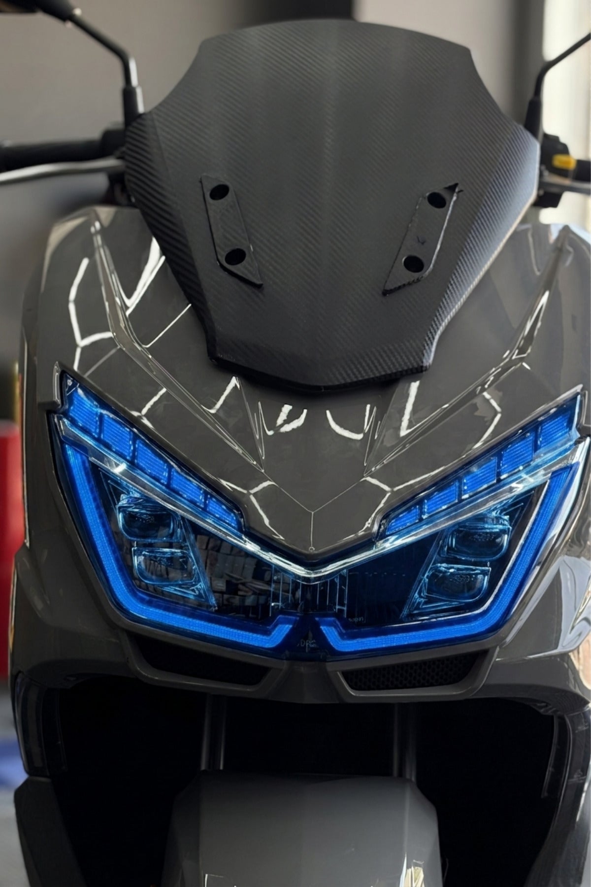 Mondial Strada Scooter için Renkli Far Filmi Sticker Far Tasarım Filmi (4 Parça)