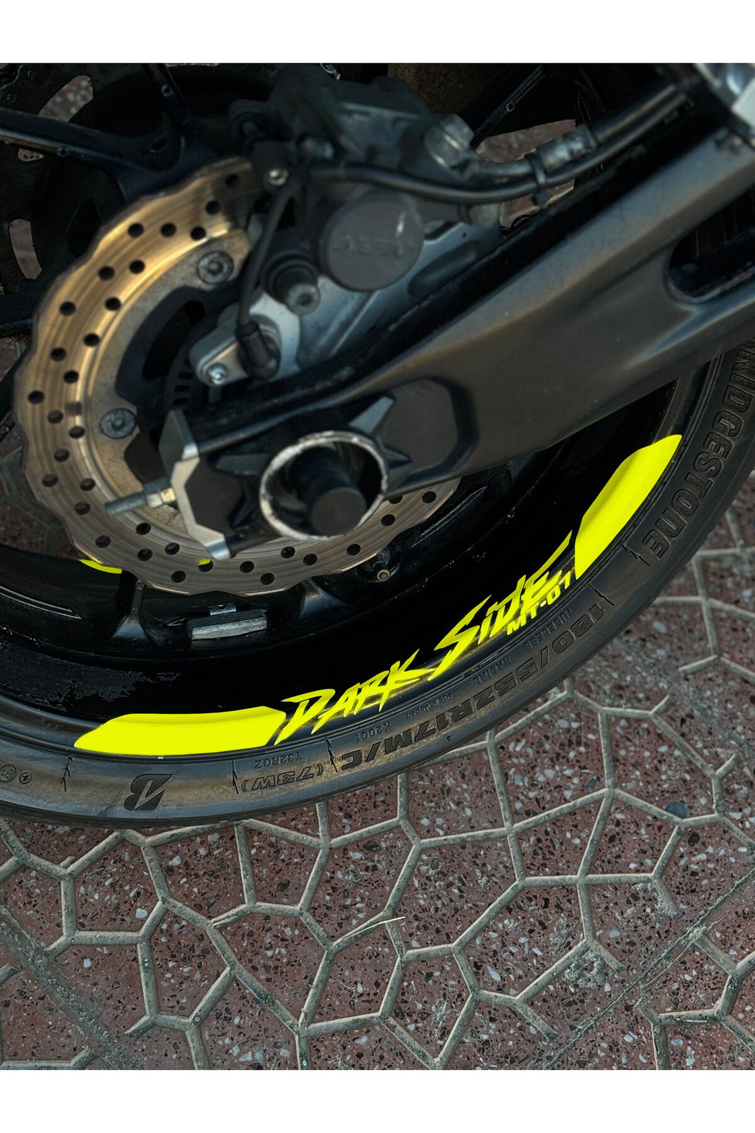 Yamaha MT-07 için Dark Side MT-07 Jant Şeridi Sticker Seti (8 Parça) (Ön-Arka Yeterli)