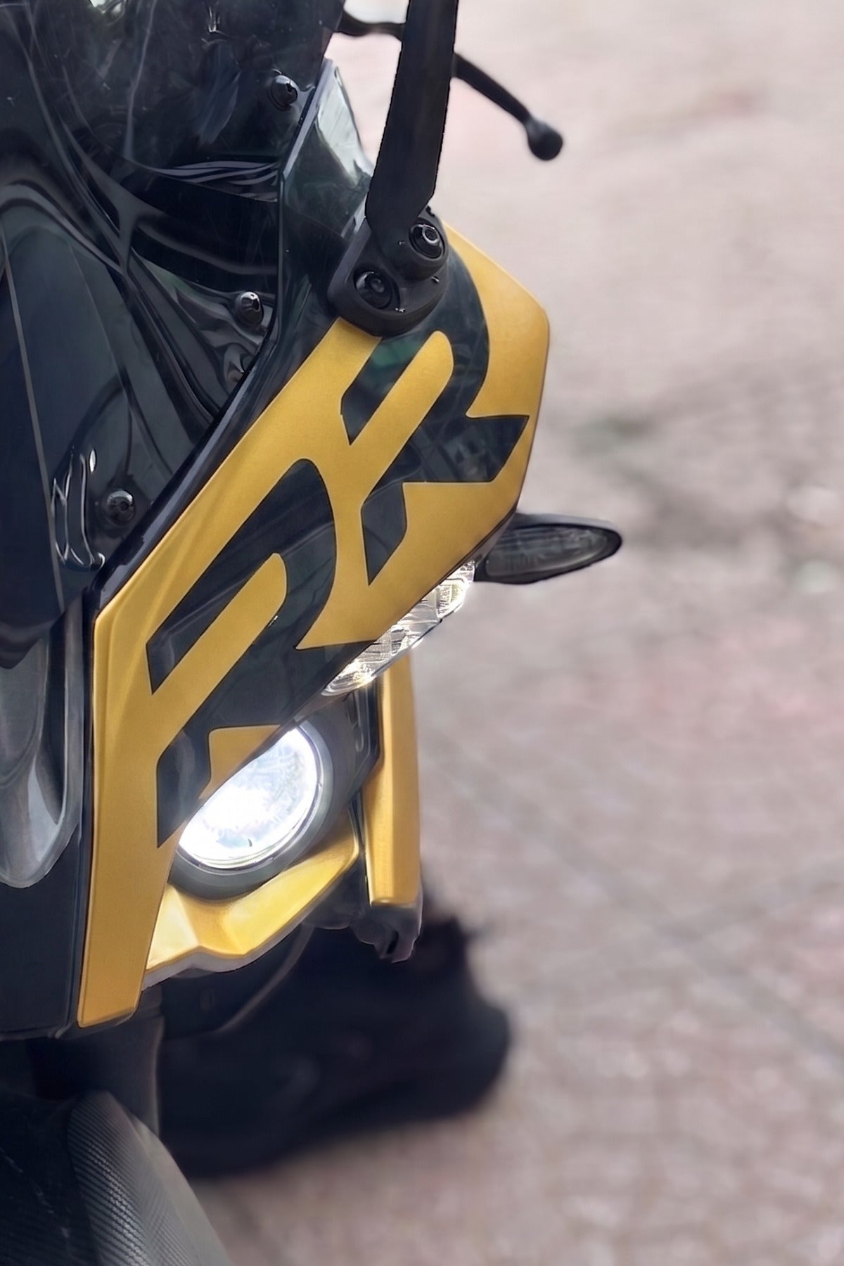 Bajaj Pulsar RS200 için Kafa Grenajı İçin RR Yazılı Sticker