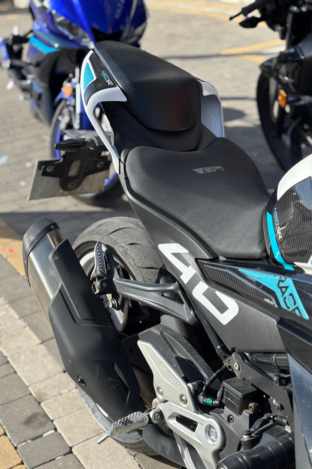 CFMOTO SR450 için Beyaz Renk Orijinal Boyut 40 Sayıları (Sağ ve Sol )