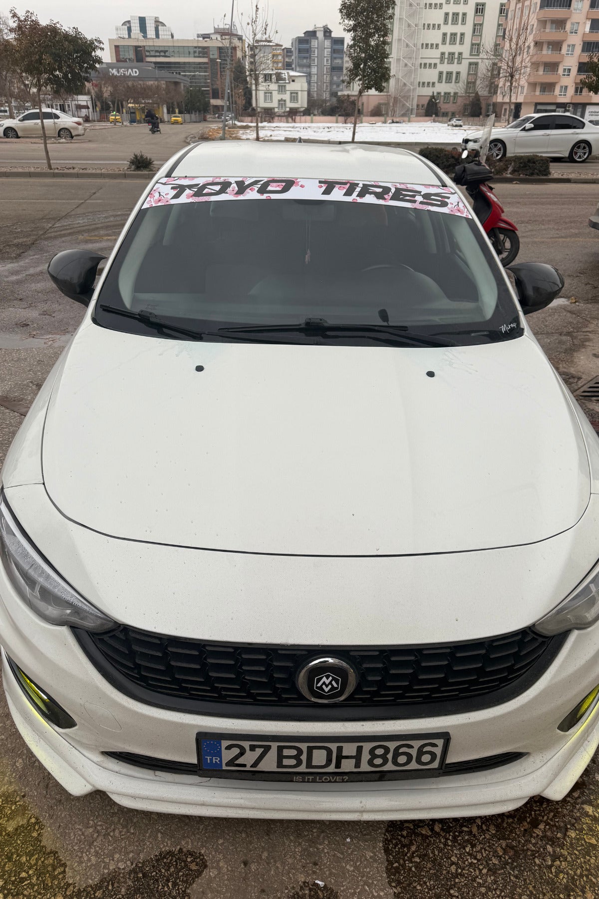 Ön Cam Sakuralı Toyo Tires Güneşlik Sticker (Tüm Araçlara Uyumludur)