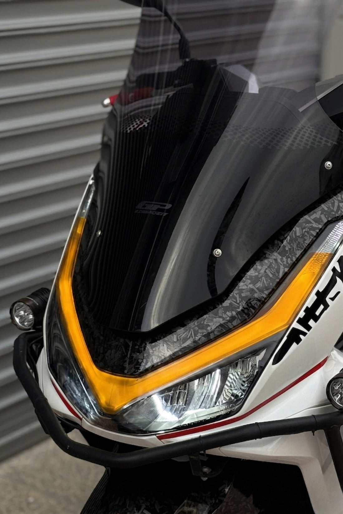 Honda PCX 2025 Model için Far Renklendirme Far Tasarım Film Sticker (Sağ ve Sol 2 Parçadan Oluşur)