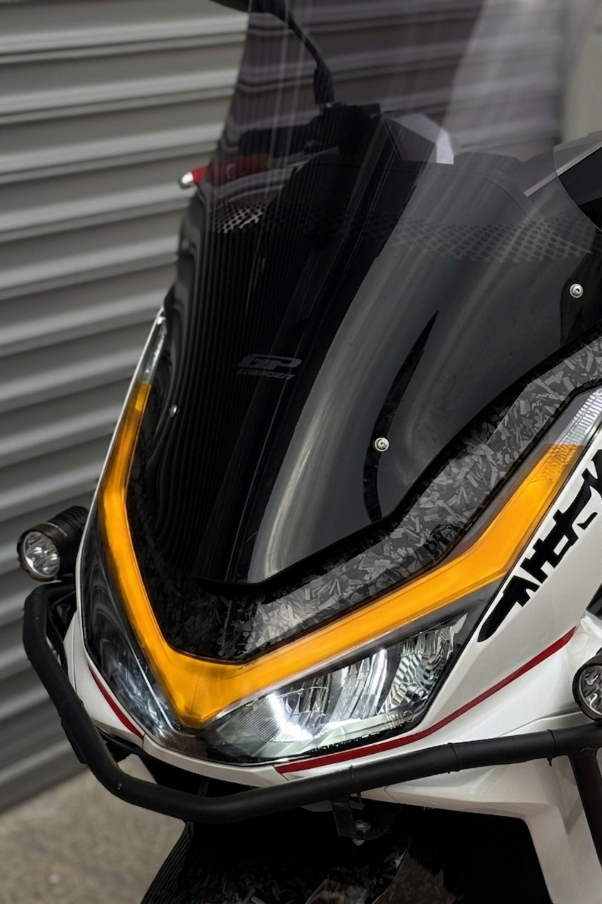 Honda PCX 2025 Model için Far Renklendirme Far Tasarım Film Sticker (Sağ ve Sol 2 Parçadan Oluşur)