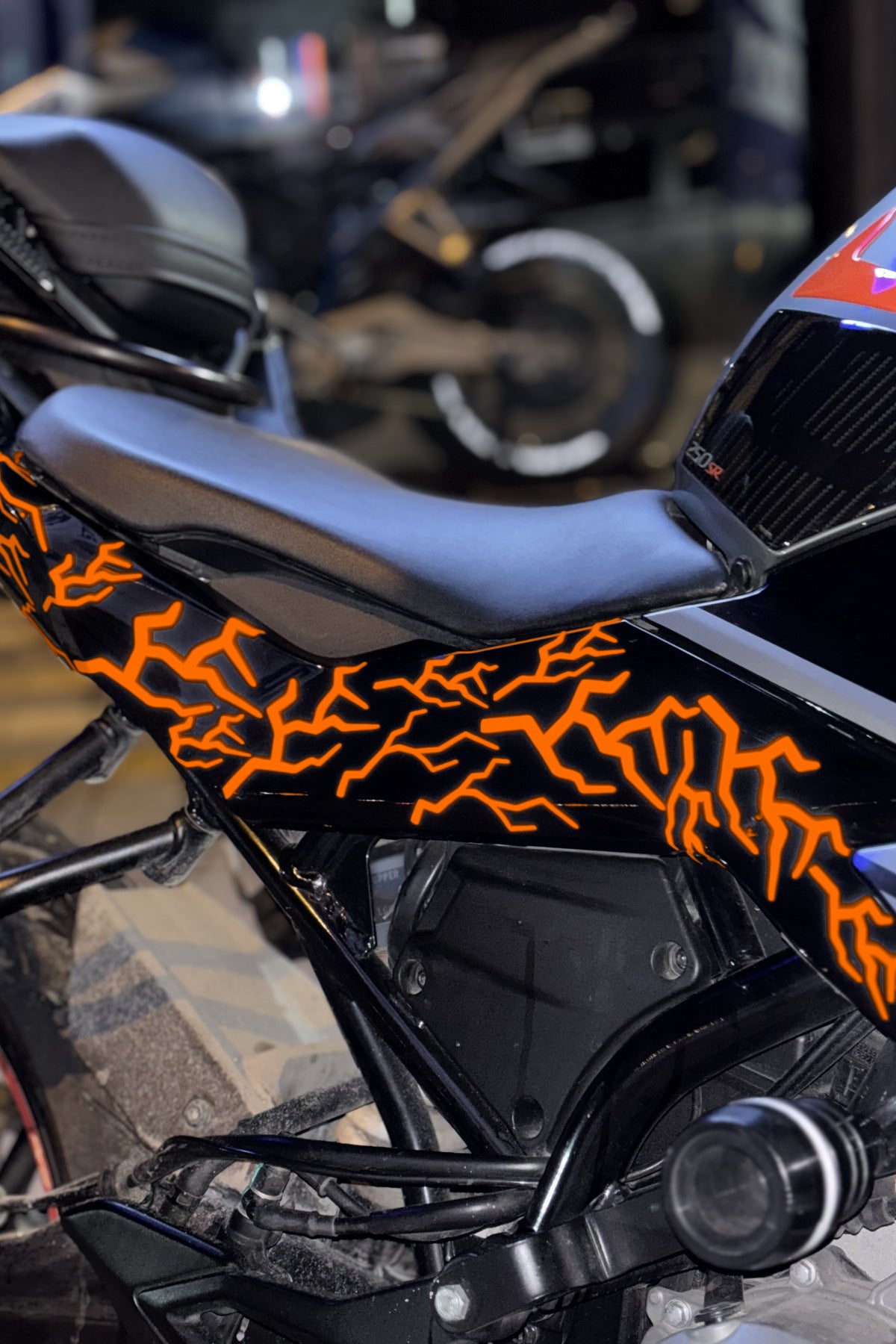 Motosiklet ve Kask için Reflektörlü Yıldırım Şimşek Seti 16'Lı