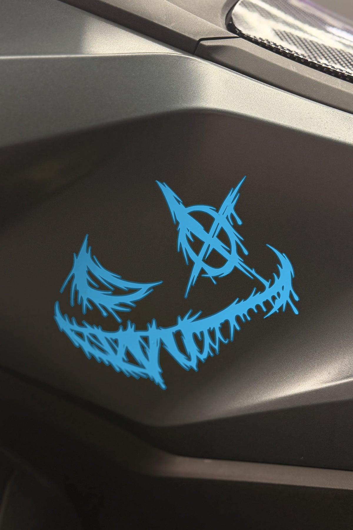 Motosiklet ve Kask için Gülen Yüz Canavar Sticker