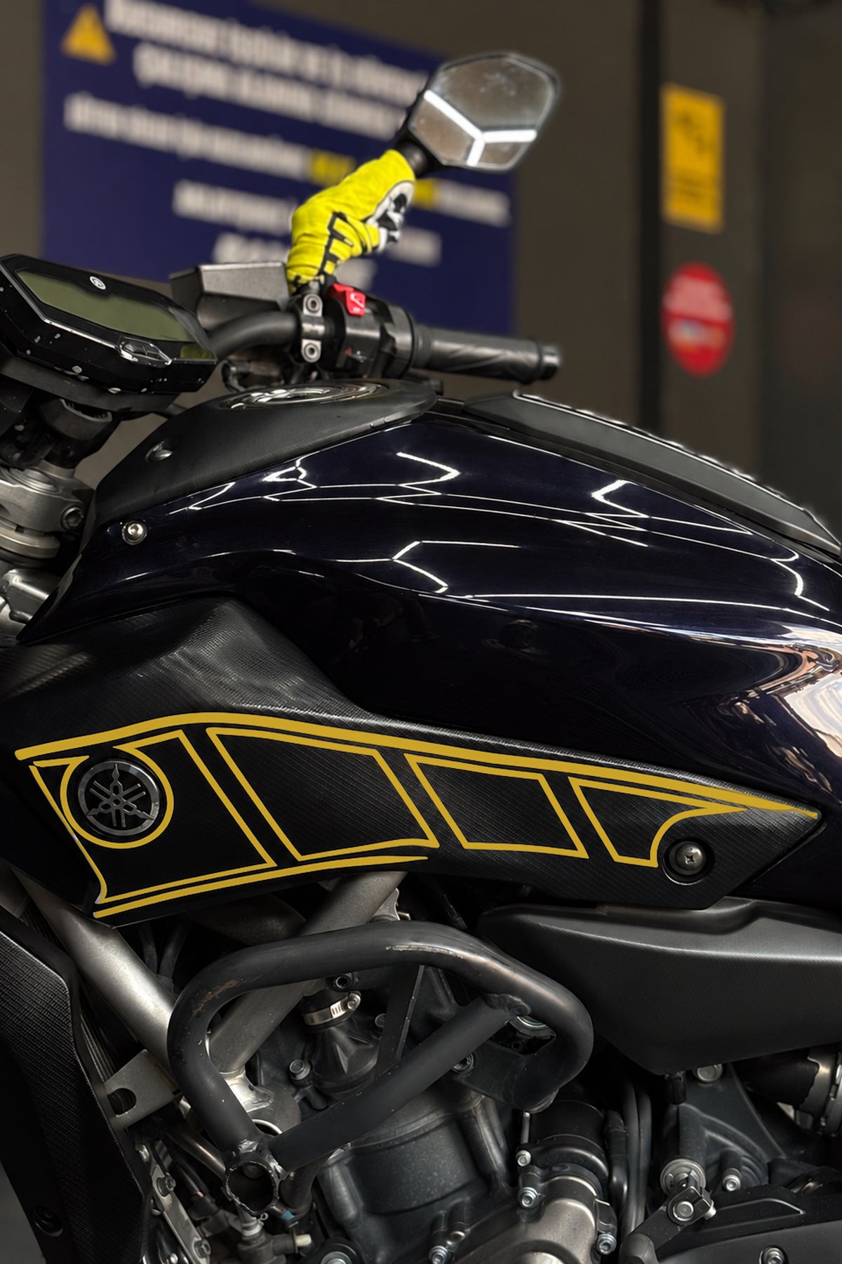 Yamaha MT-07 için Yan Panel için Boşluklu İnce Çizikli Sticker Seti (Sağ ve Sol )