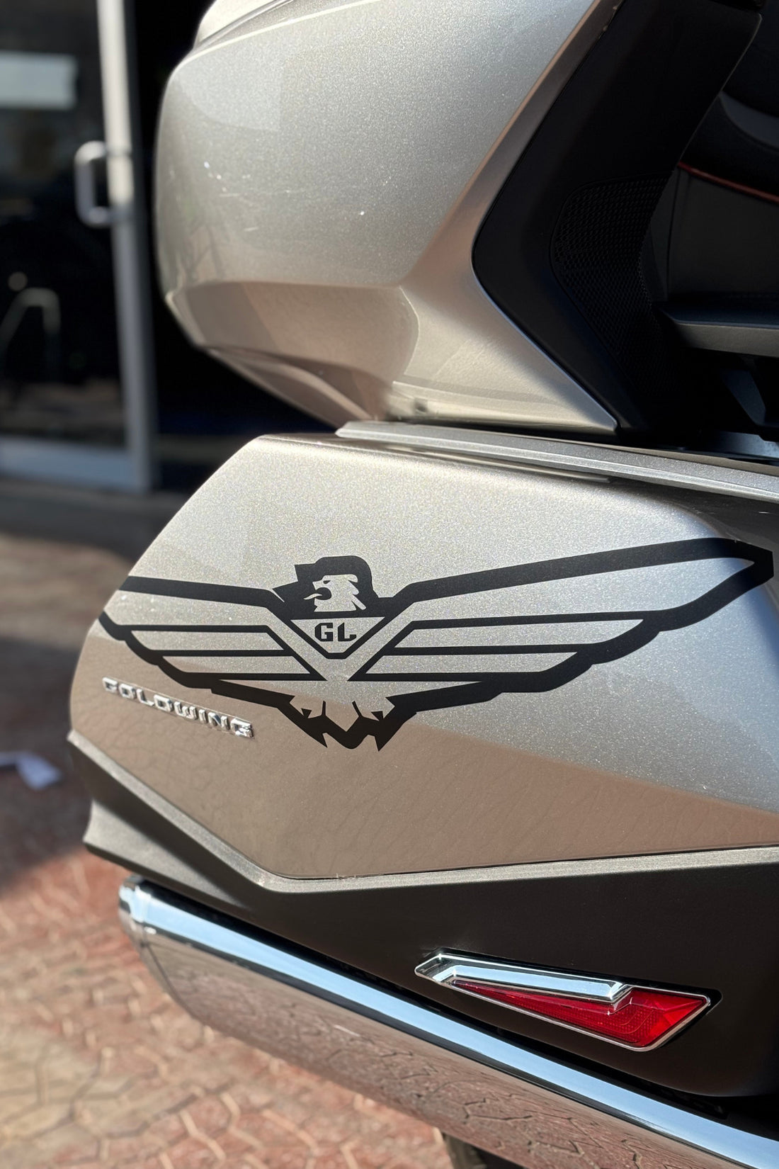 Honda Goldwing Motosiklet Jant Çantalarına Uyumlu Mat Siyah Goldwing Logo Sticker (Sağ ve Sol)