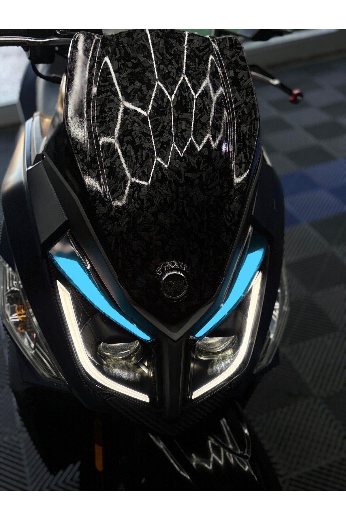 SYM Jet 14 Scooter için Gündüz Ledi Far Renklendirme Sticker Far Tasarım Film (Sağ ve Sol)