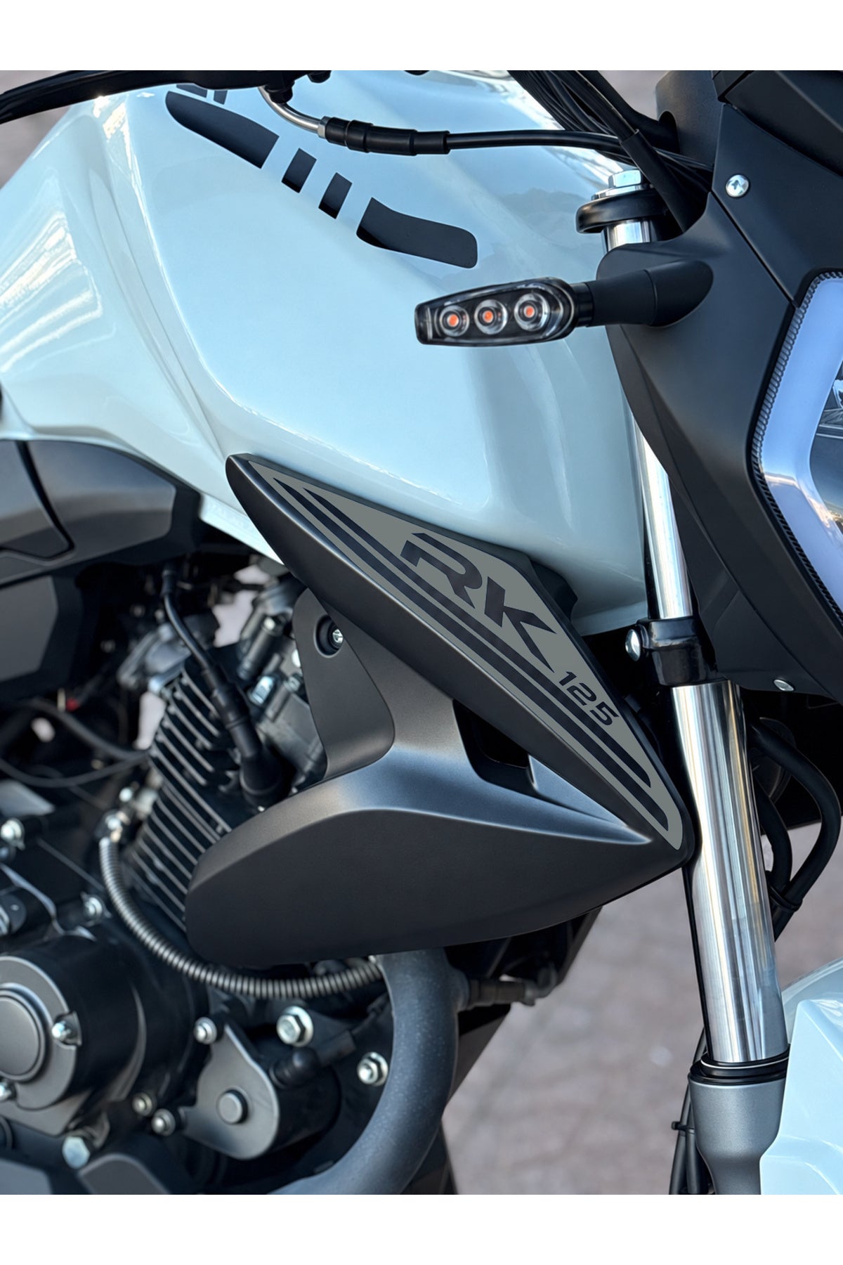RKS RK125 için Yan Drenajlara Uyumlu RK 125 Sticker Etiket (Sağ ve Sol)