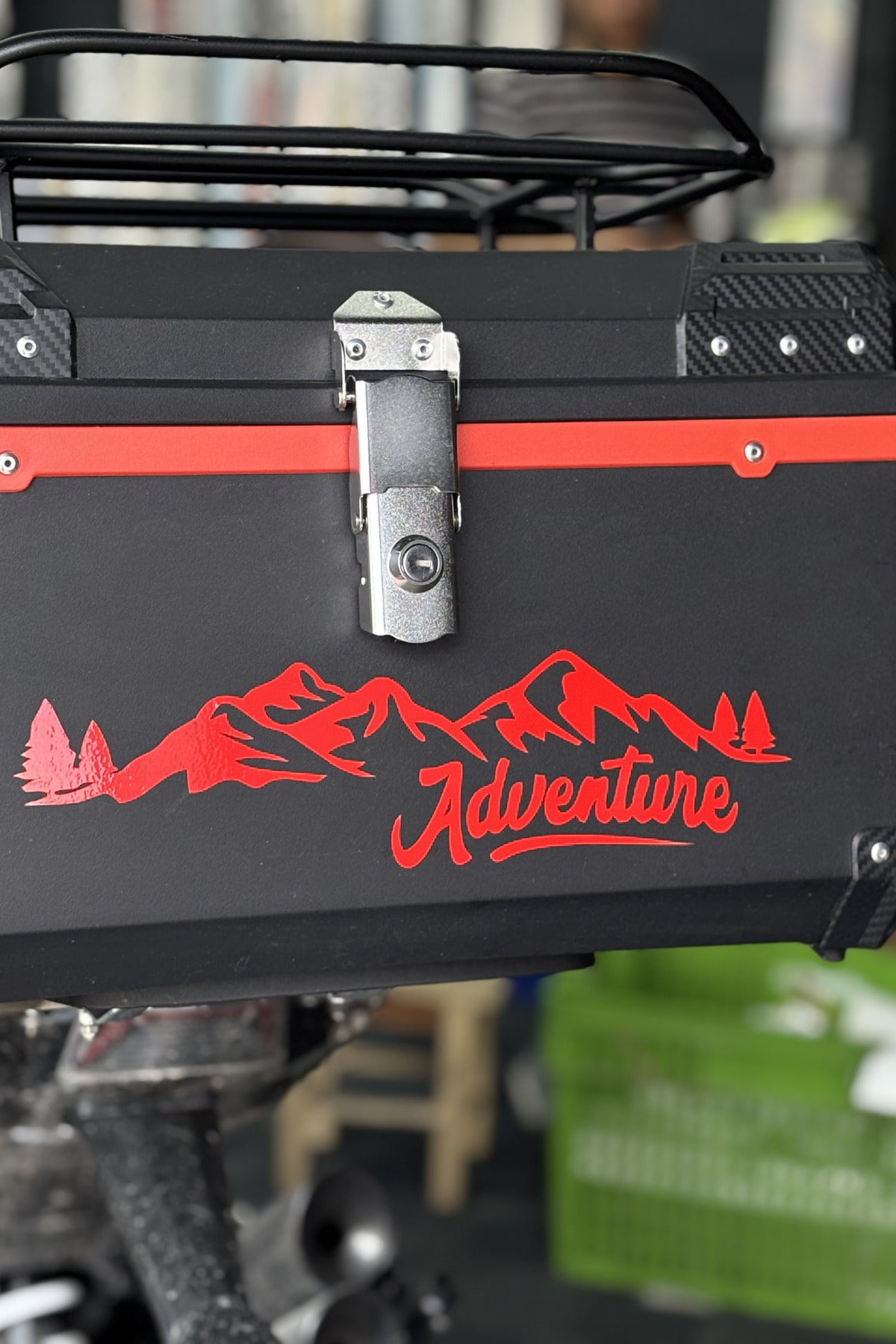 Motosiklet Arka Çanta Uyumlu Adventure Ağaç Temalı Reflektörlü Sticker (33CMx8CM)