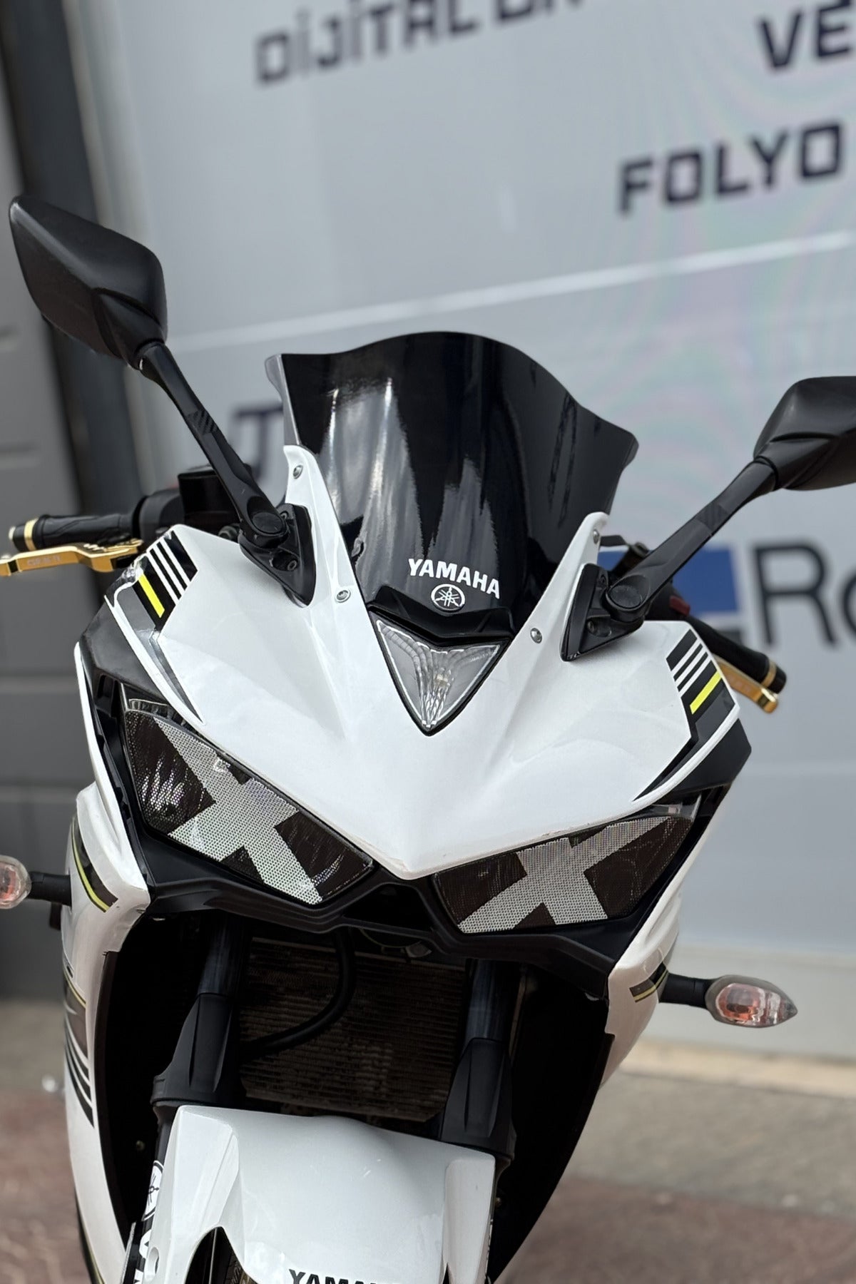 Yamaha R25 Eski Kasa için 2018-2014 Yıllarına Uyumlu X Delikli Göz Sticker