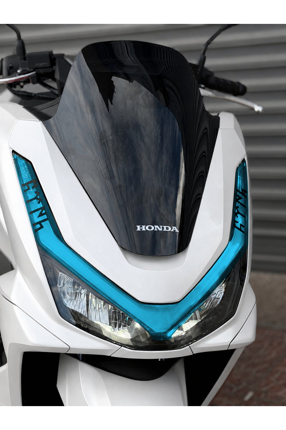 Honda PCX Deluxe için Göktürkçe Türk Yazılı Far Filmi Far Tasarım Film Sticker (2025-2026 Uyumlu)
