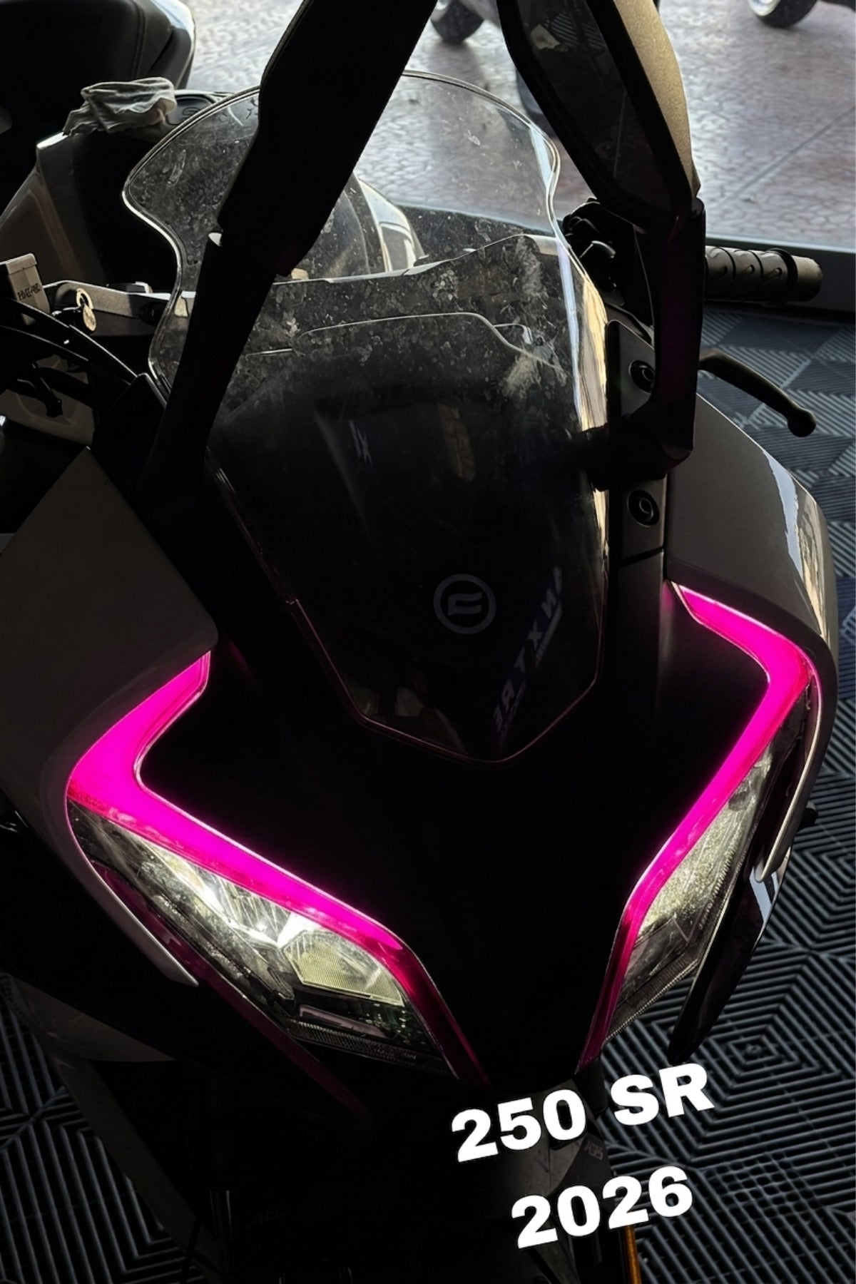CFMOTO 250SR 2026 Model için Far Tasarım Gündüz Ledi Far Filmi Sticker Seti