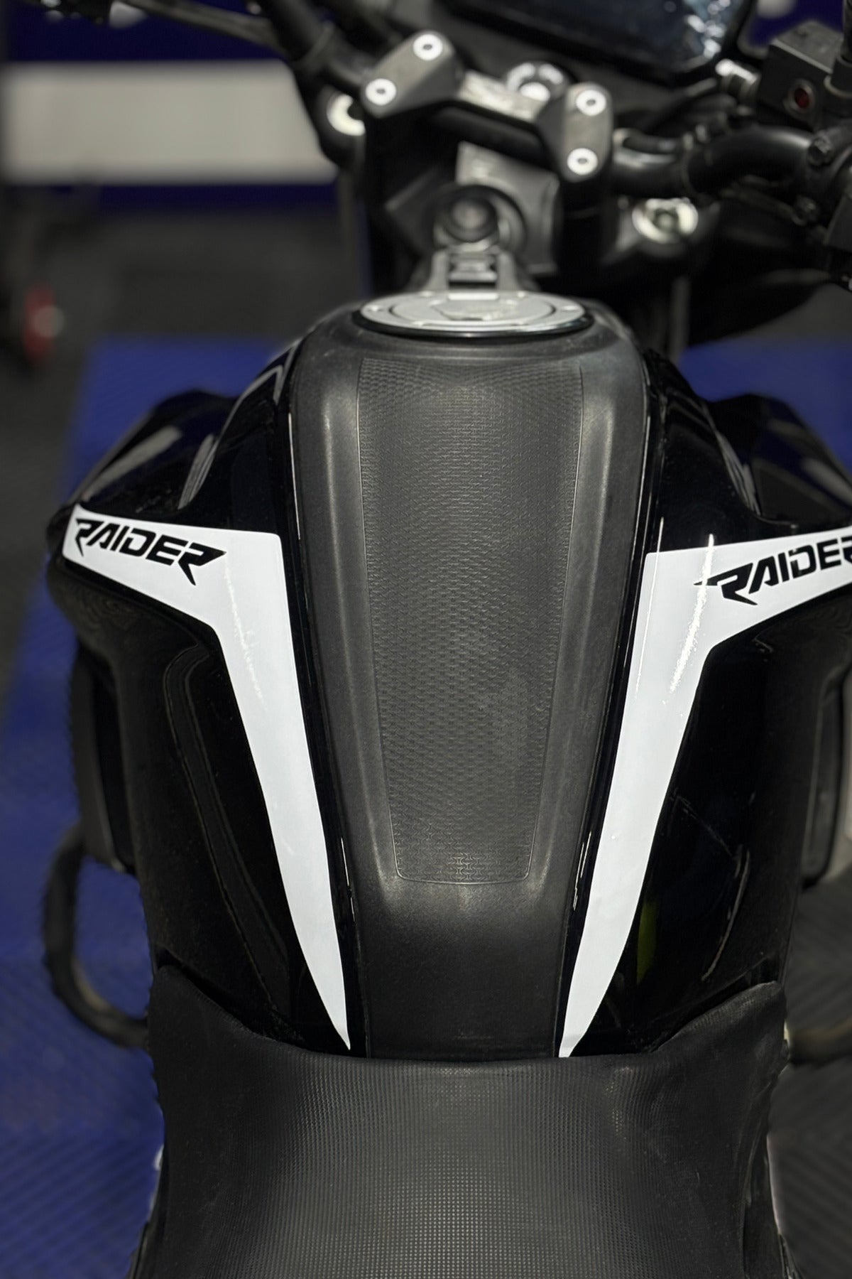 Tvs Raider 125 Motosiklet için Uyumlu Depo Kordon Sticker Seti (Sağ ve Sol)