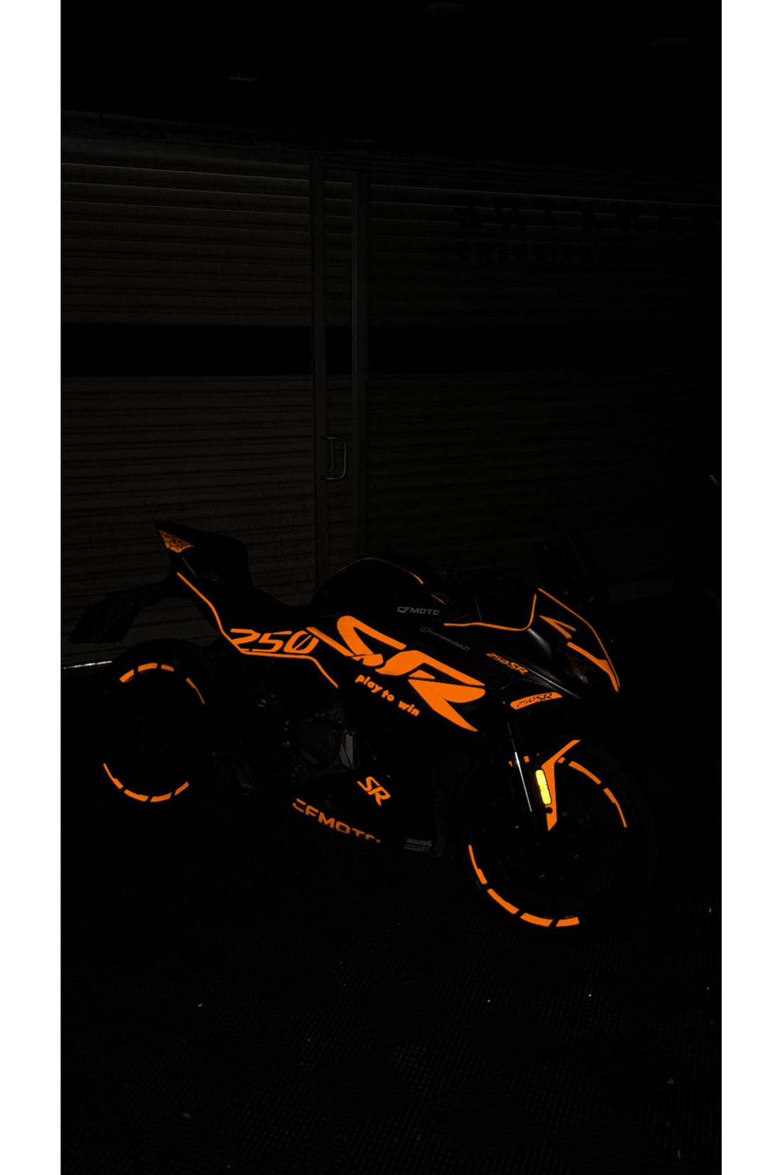 CFMOTO 250SR için Komple Reflektörlü Motosiklet Sticker Seti (Gece Flaş ile Çekimde Parlar) (Sağ ve Sol)