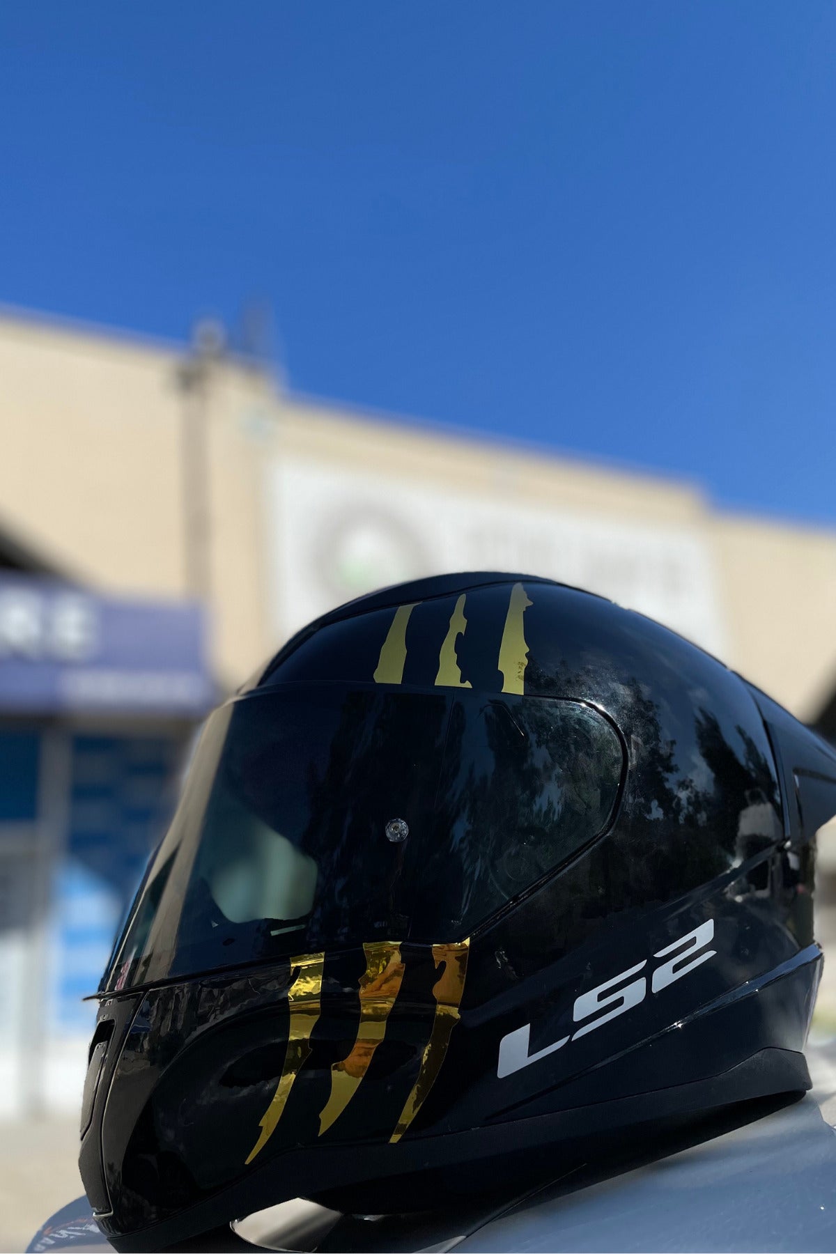 Kask için Gold Altın Renk Pençe İzi Sticker Etiket 18CMx6CM (1 Adet)