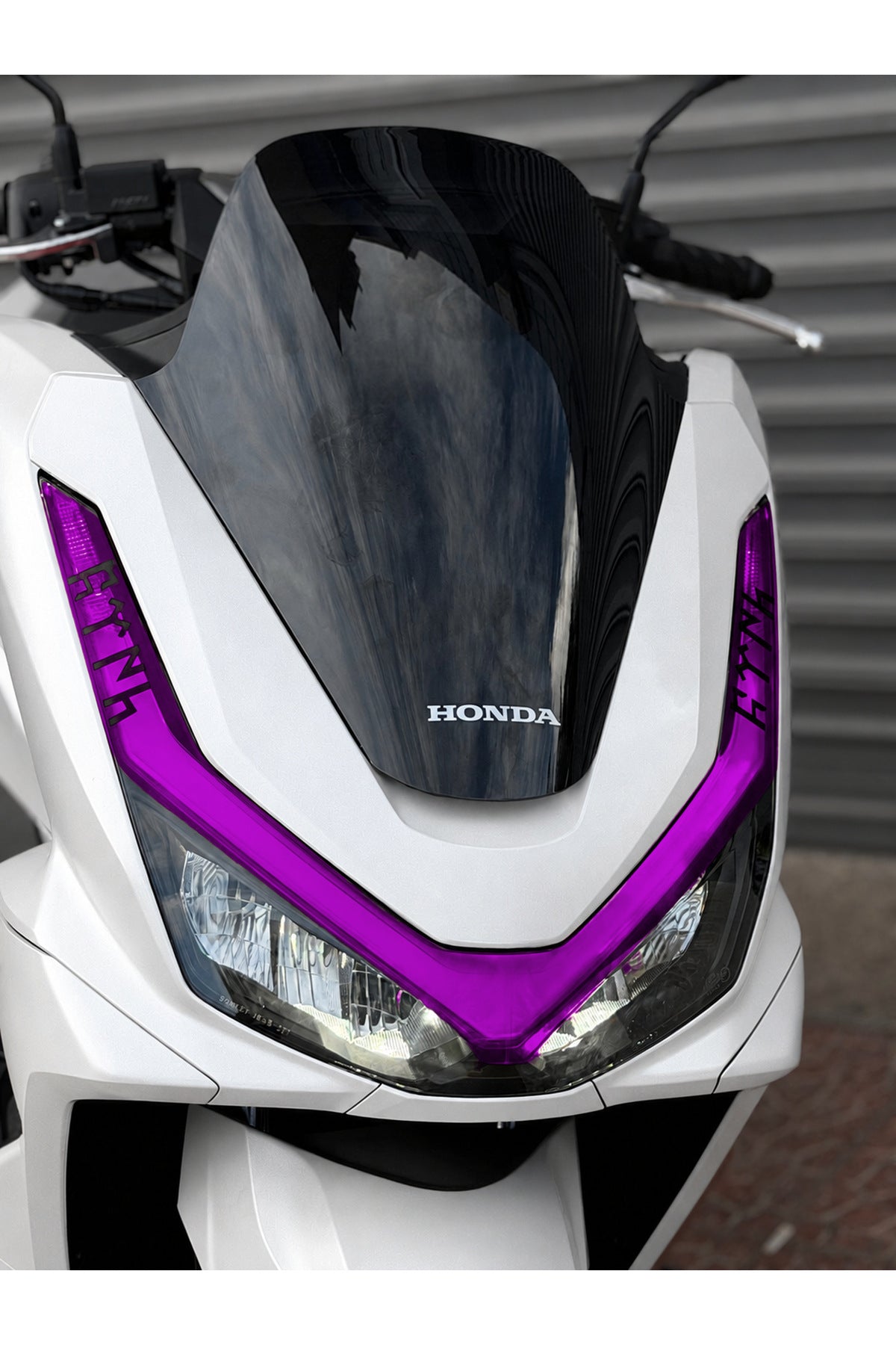 Honda PCX Deluxe için Göktürkçe Türk Yazılı Far Filmi Far Tasarım Film Sticker (2025-2026 Uyumlu)