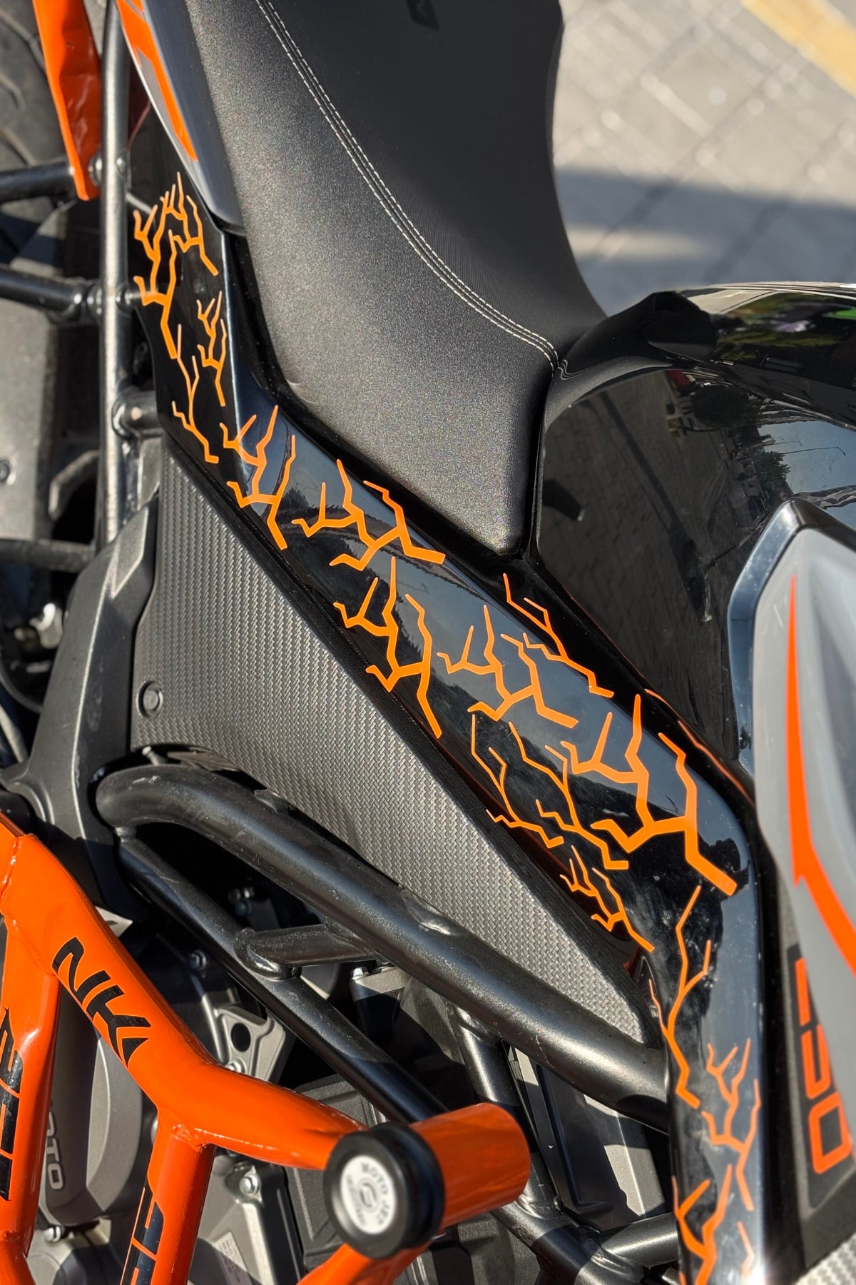 Motor ve Kask için Tüm Motorlara Uyumlu Turuncu Şimşek Yıldırım Sticker Seti (16'lı)