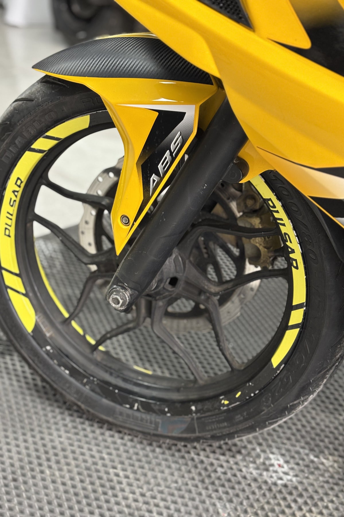 Pulsar Motorsiklet Grubu için Sarı Renk Jant Şeridi Sticker Etiket (8 Parça)
