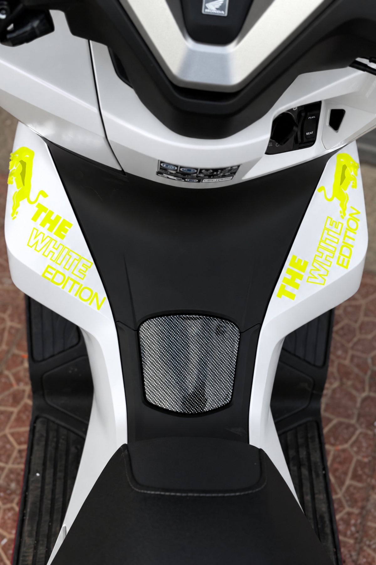 Honda PCX için The White Edition Boğa Sticker Etiket (Sağ ve Sol)
