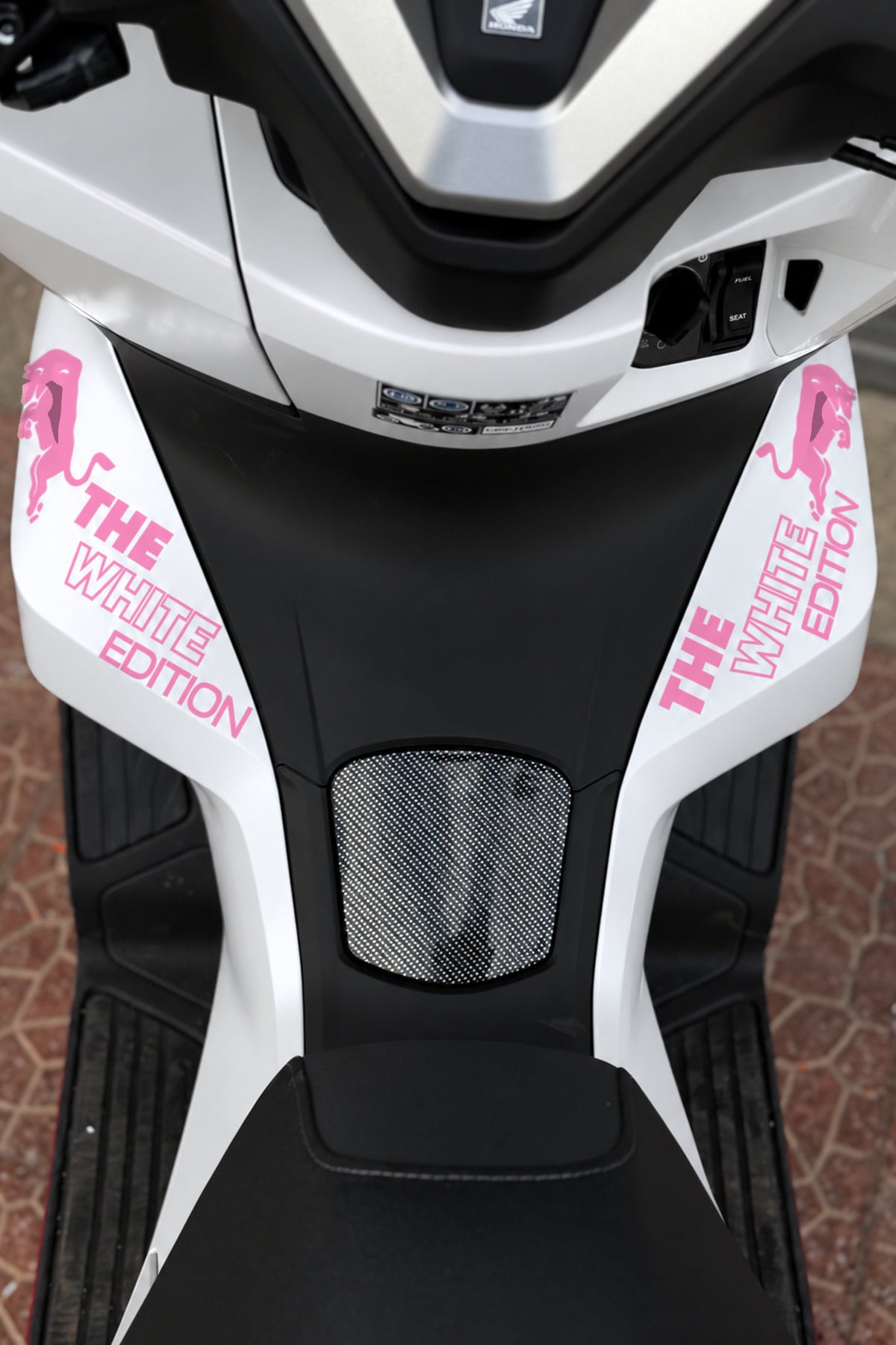 Honda PCX için The White Edition Boğa Sticker Etiket (Sağ ve Sol)