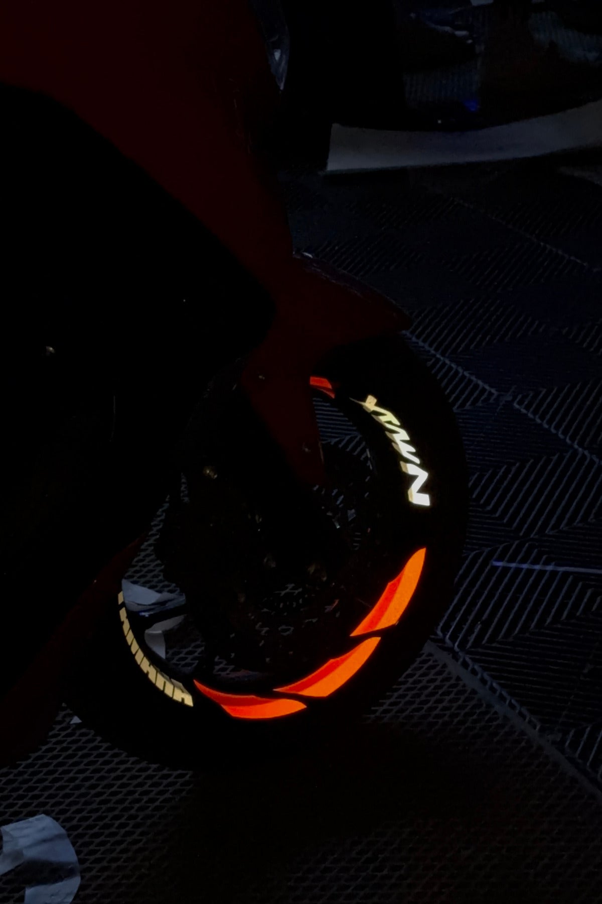 Yamaha Nmax için 13 Inch Tüm Jantlara Uyumlu Ultra Reflektörlü Jant Şeridi SETİ (16 Parça)