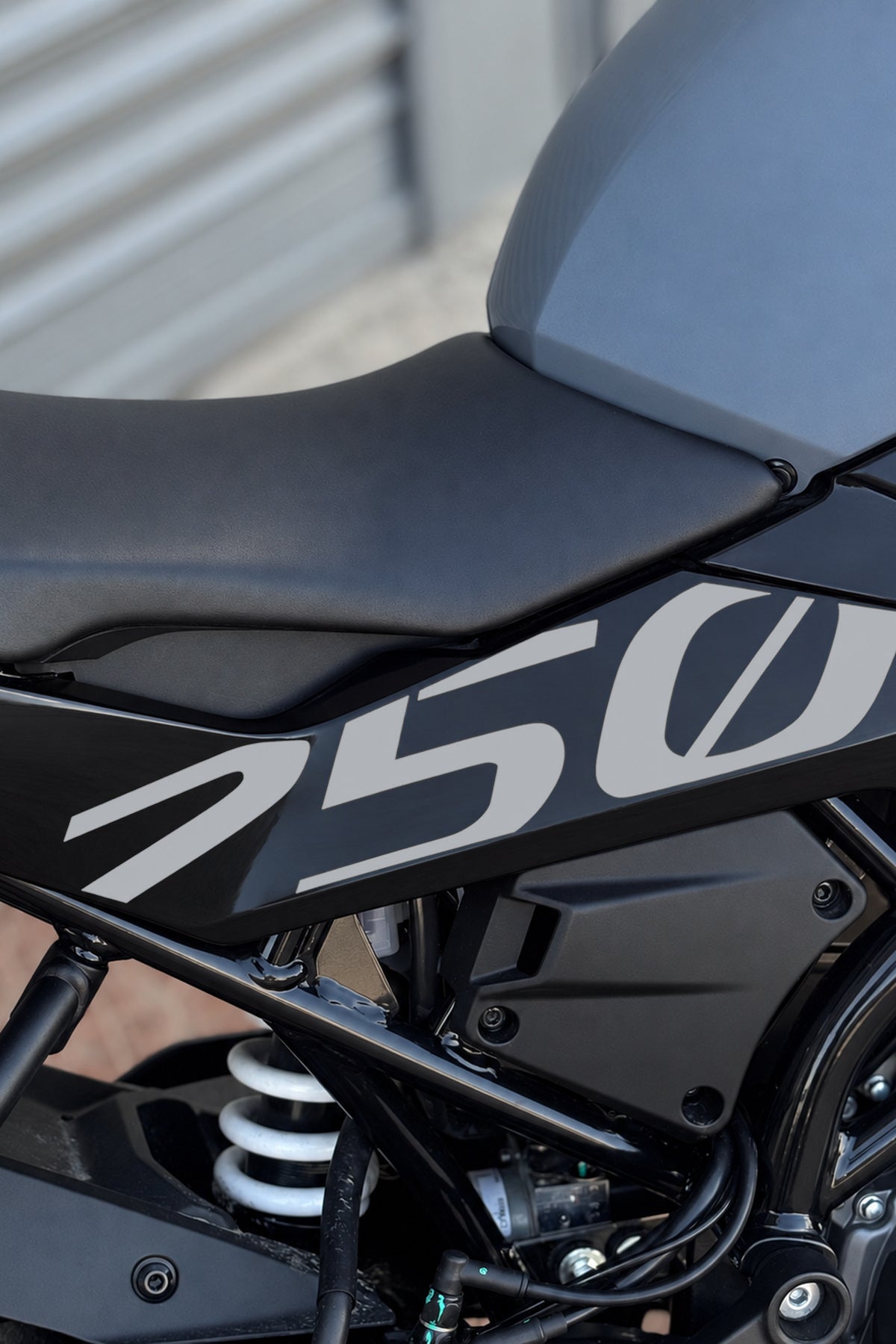 CFMOTO 250SR için Hazır Kalıp 250 Yazıları Sticker Etiket (Sağ ve Sol )