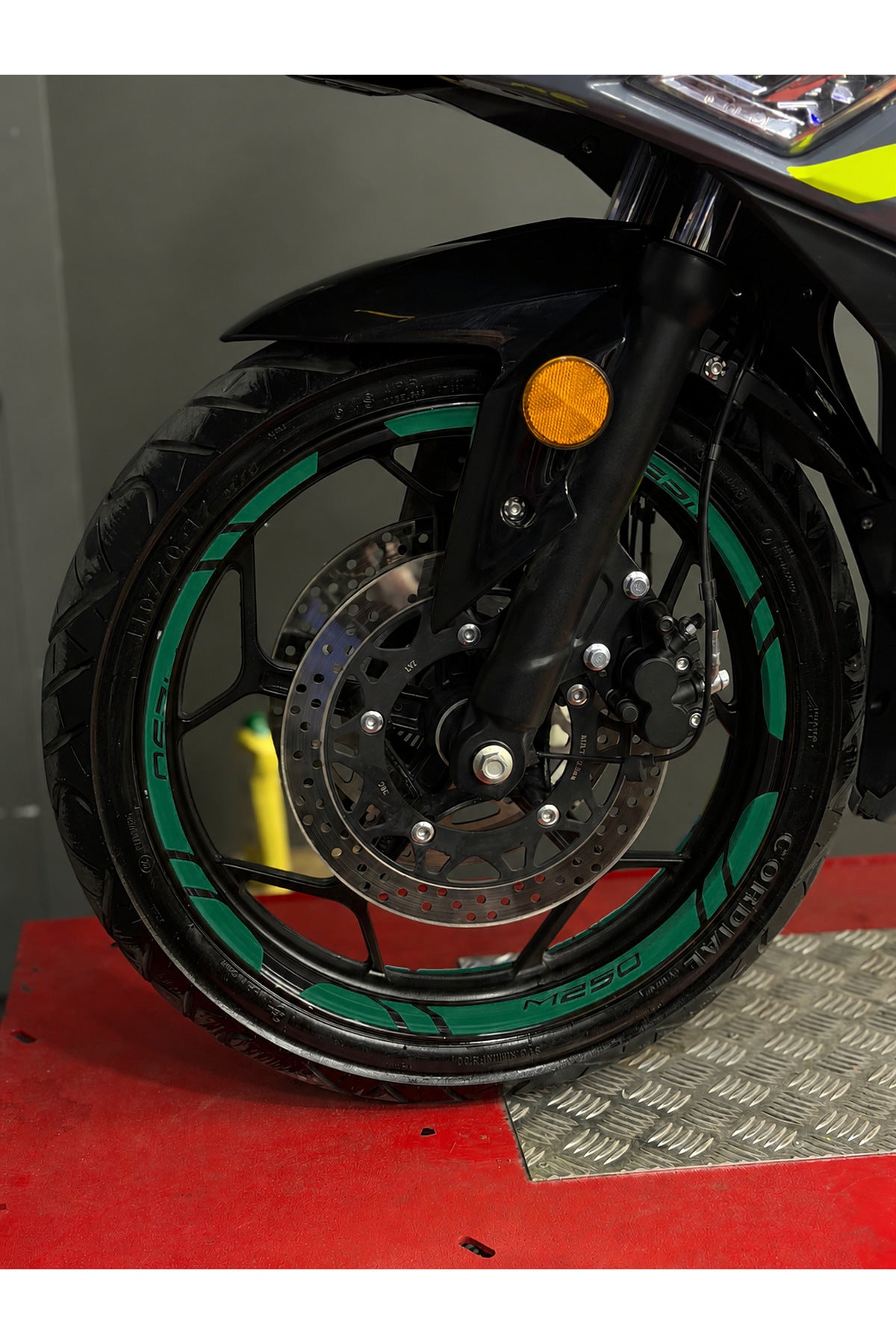 RKS M250 için M250 Yazılı 12 Parça Ön Arka Yeterli Jant Şeridi Sticker Seti