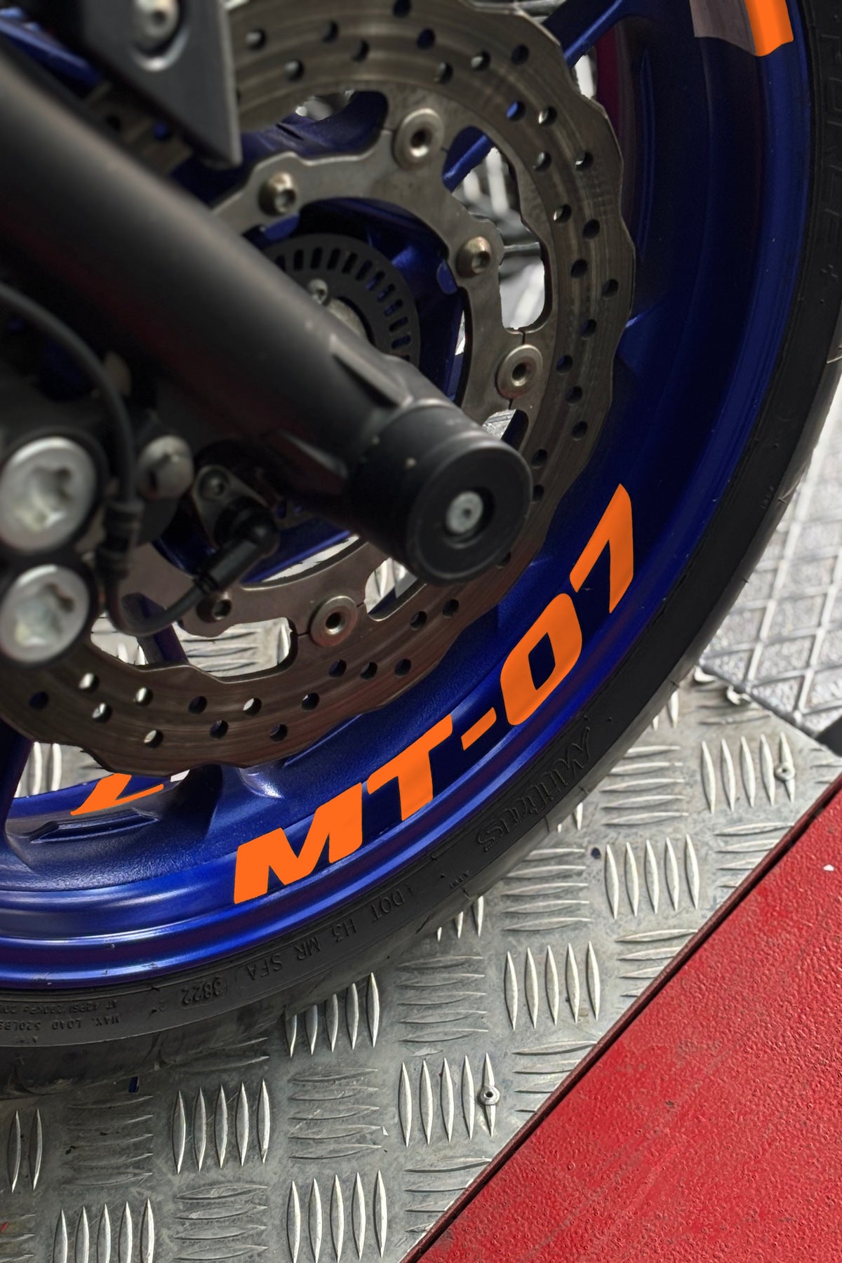 Yamaha MT-07 için Jant içi MT-07 Yazı Sticker Etiket ( 4 Adet) (Tüm Yıllara Uyumlu)