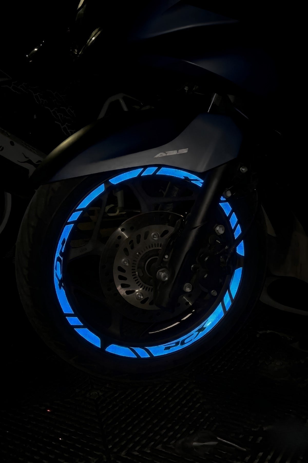 Honda PCX için Tüm Yıllara Uyumlu Ultra Reflektörlü Gece Işıkta Parlayan Jant Şeridi (12 parça)