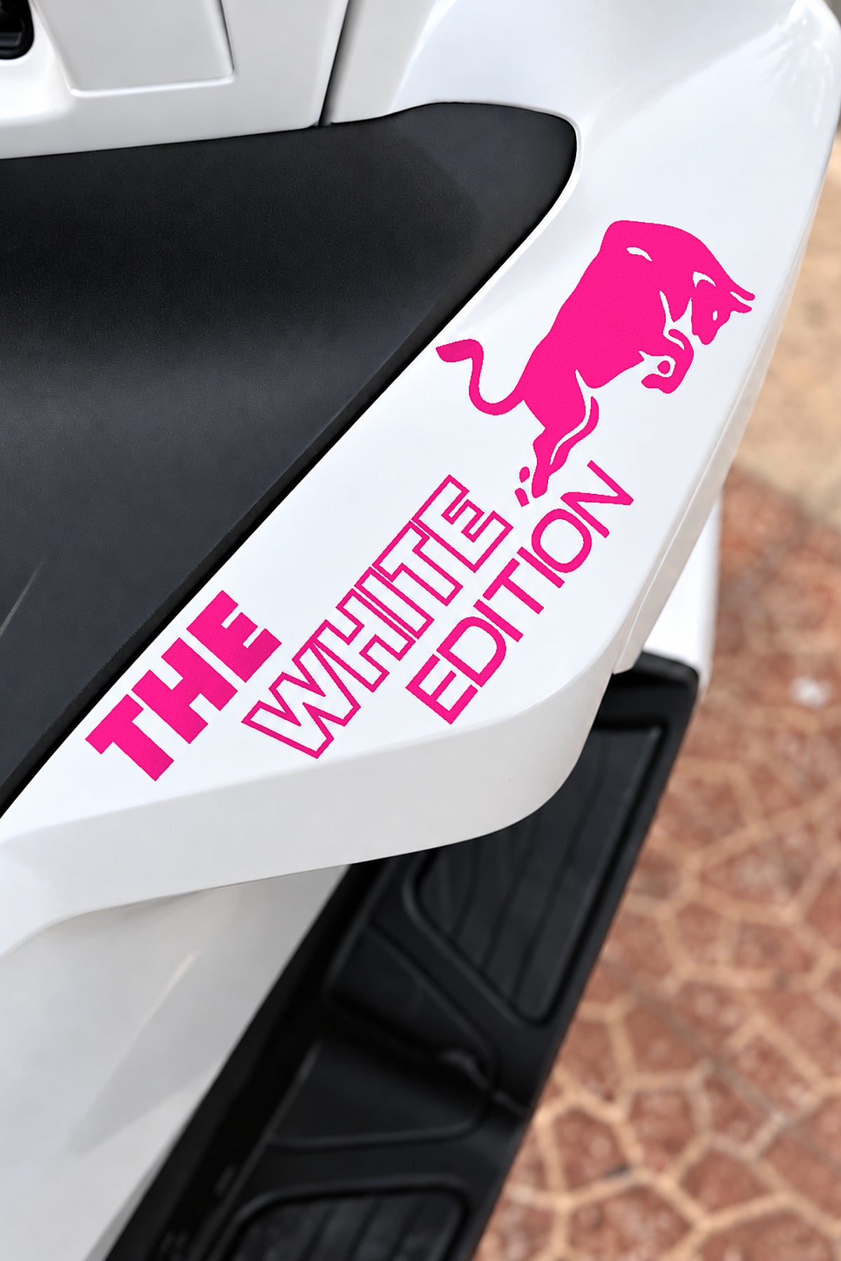 Honda PCX için The White Edition Boğa Enerji Sticker Etiket (1 Adet)