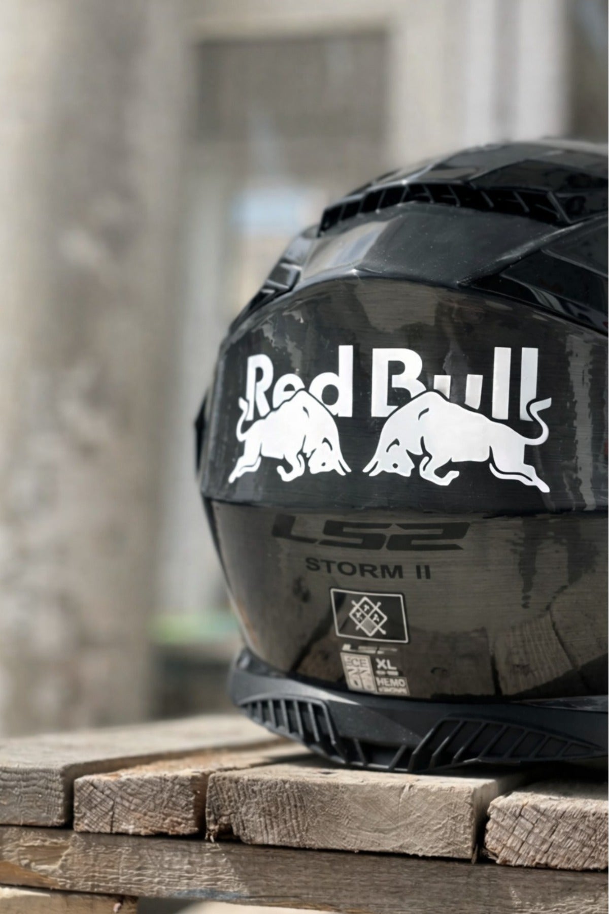 Motor-Araba-Kask İçin Boğa Enerji Beyaz Renk Sticker Etiket 15CMx6CM (1 Adet)