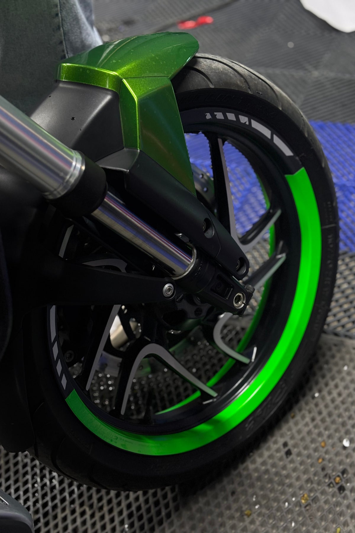 Motosiklet Jantı için 17 Inch Tüm Jantlara Uyumlu Neon Yeşil Yarım Jant Şeridi (4 Adet)