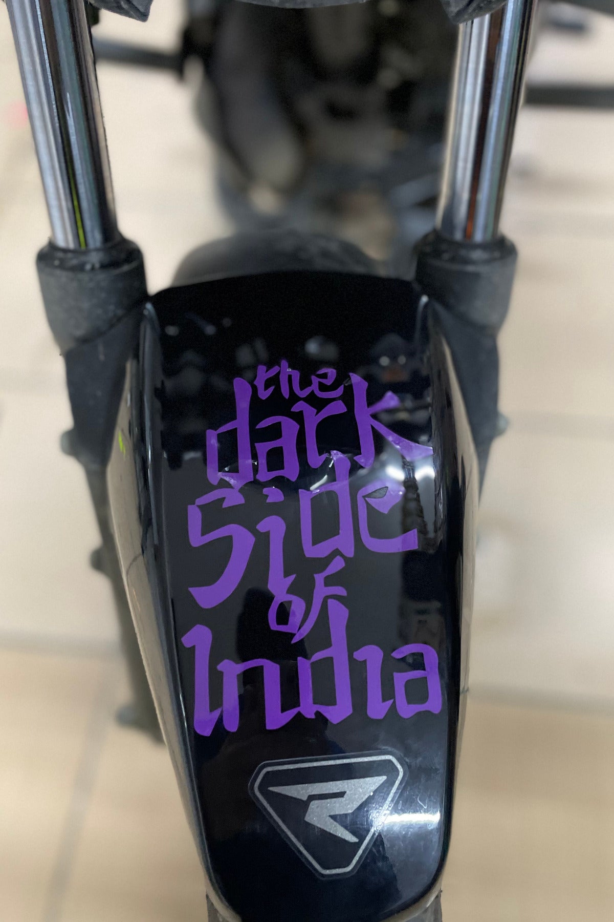 TVS-BAJAJ Motor Grubu için Oracal Mor Renk The Dark Side Of İndia Sticker Etiket (1 Adet)