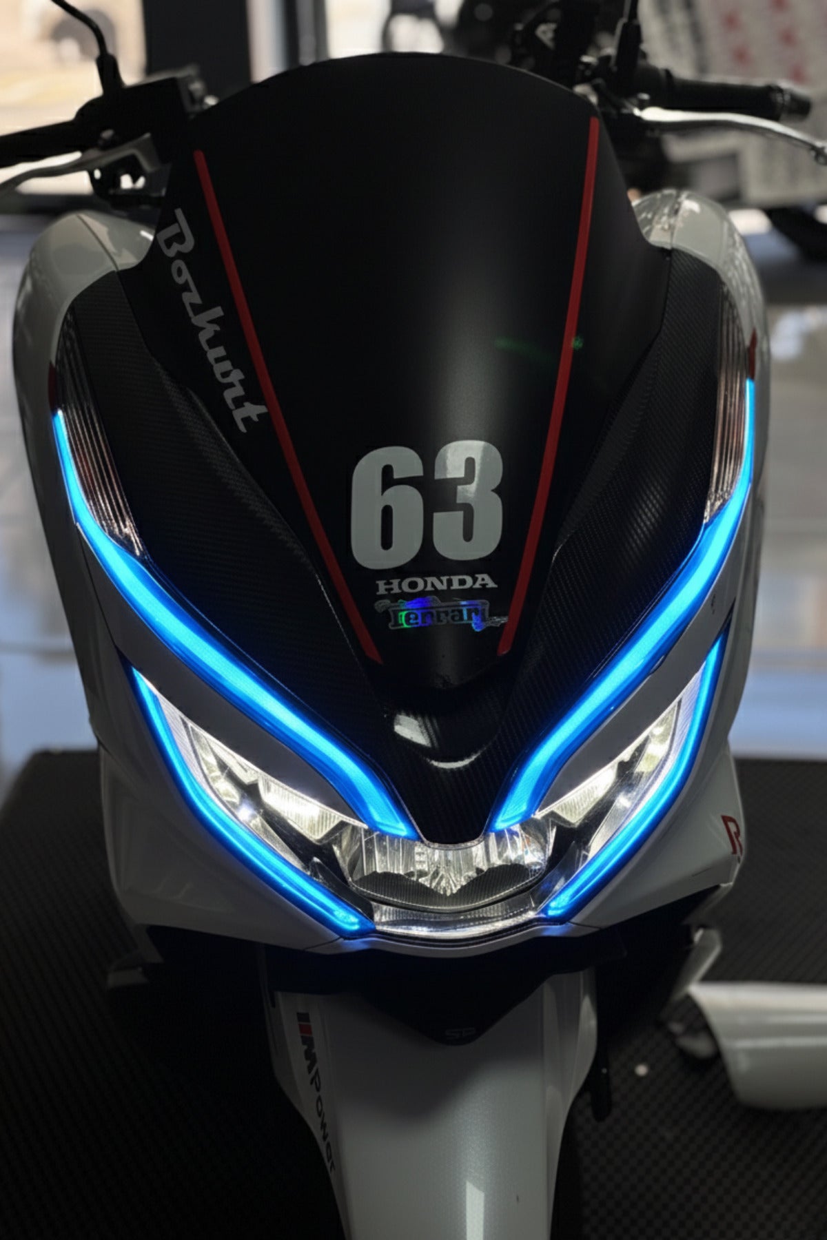 Honda PCX (2018-2020) için Far Tasarım Folyosu Sticker