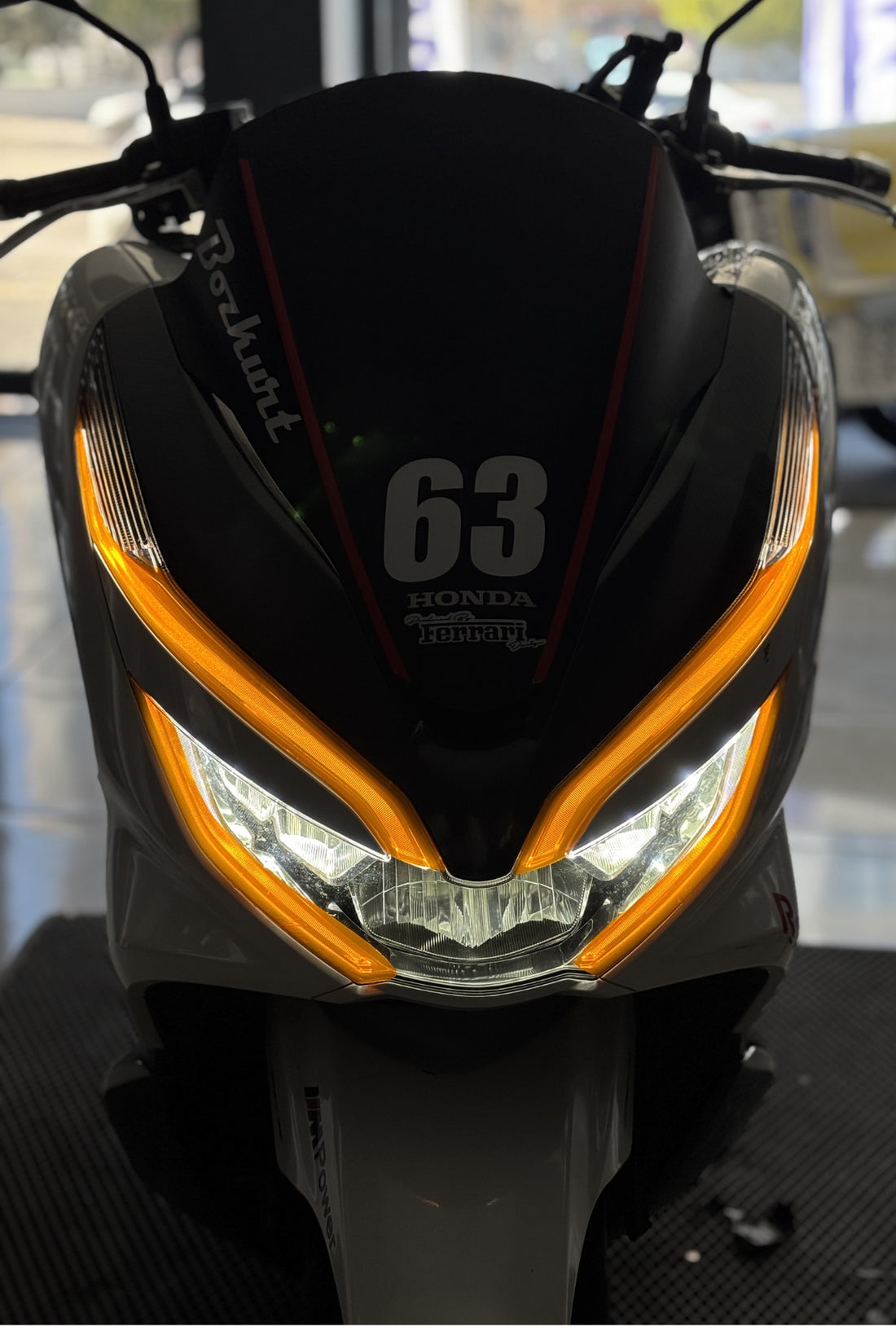 Honda PCX (2018-2020) için Far Tasarım Folyosu Sticker