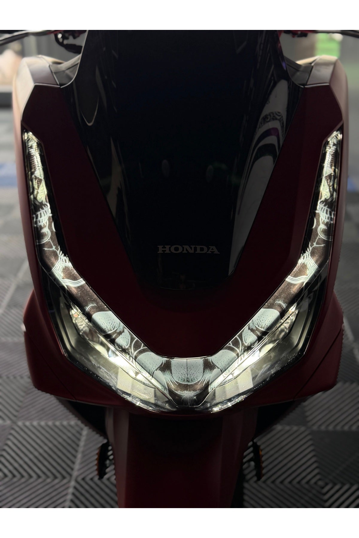 Honda PCX Deluxe için Desenli Far Tasarım Sticker