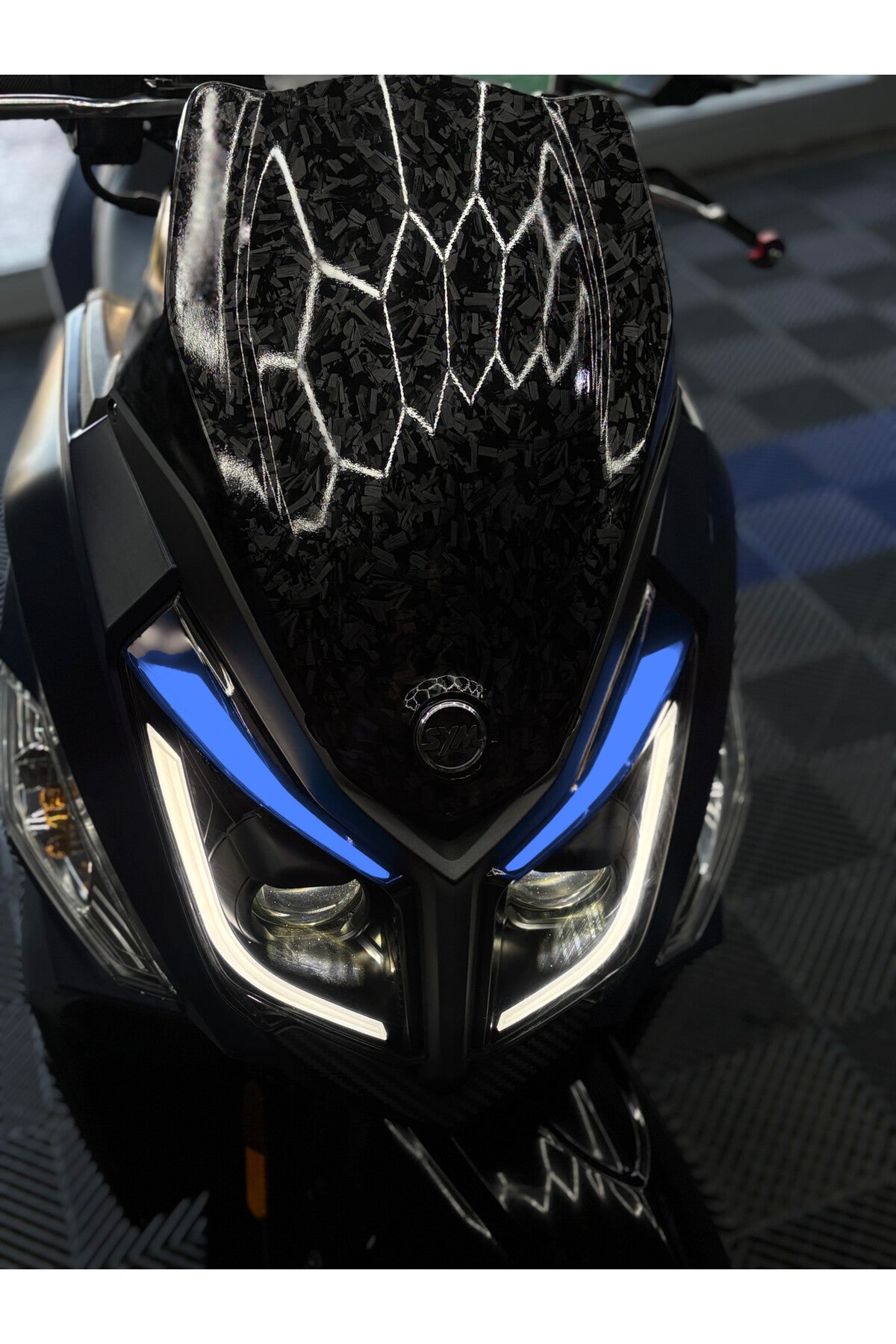 SYM Jet 14 Scooter için Gündüz Ledi Far Renklendirme Sticker Far Tasarım Film (Sağ ve Sol)