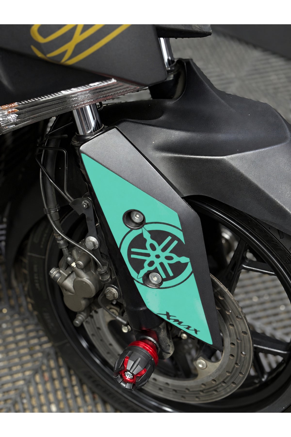 Yamaha Xmax Ön Çamurluk için Logolu Detay Sticker (Sağ-Sol) (2018-2022 Uyumlu)