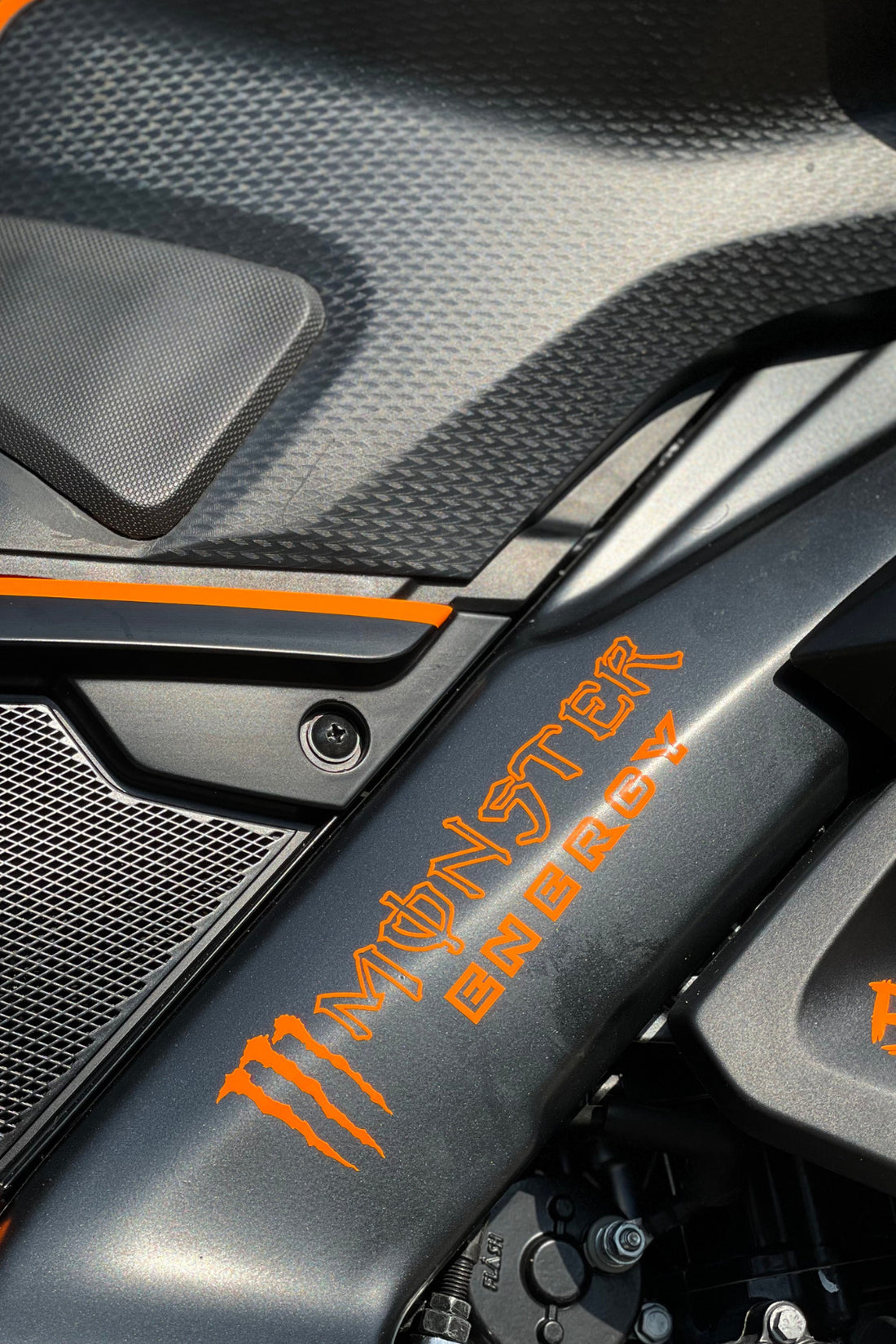 Kask-Motor-Araba için Orafol Neon Turuncu Pençe Energy Sticker Etiket 13CMX4CM (1 Adet)