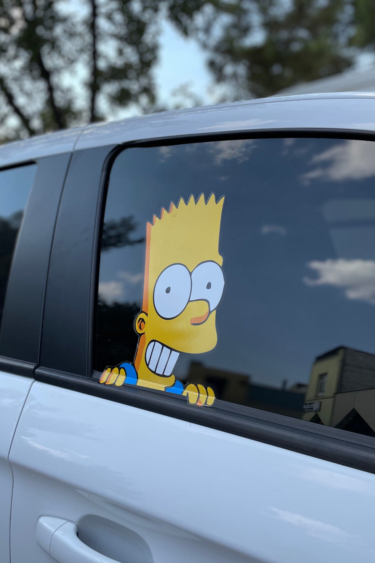 Araba Camı için Camdan Bakan Simpsonlar (Sağ Taraf  )Sticker Etiket 30CMx20CM (1 Adet)