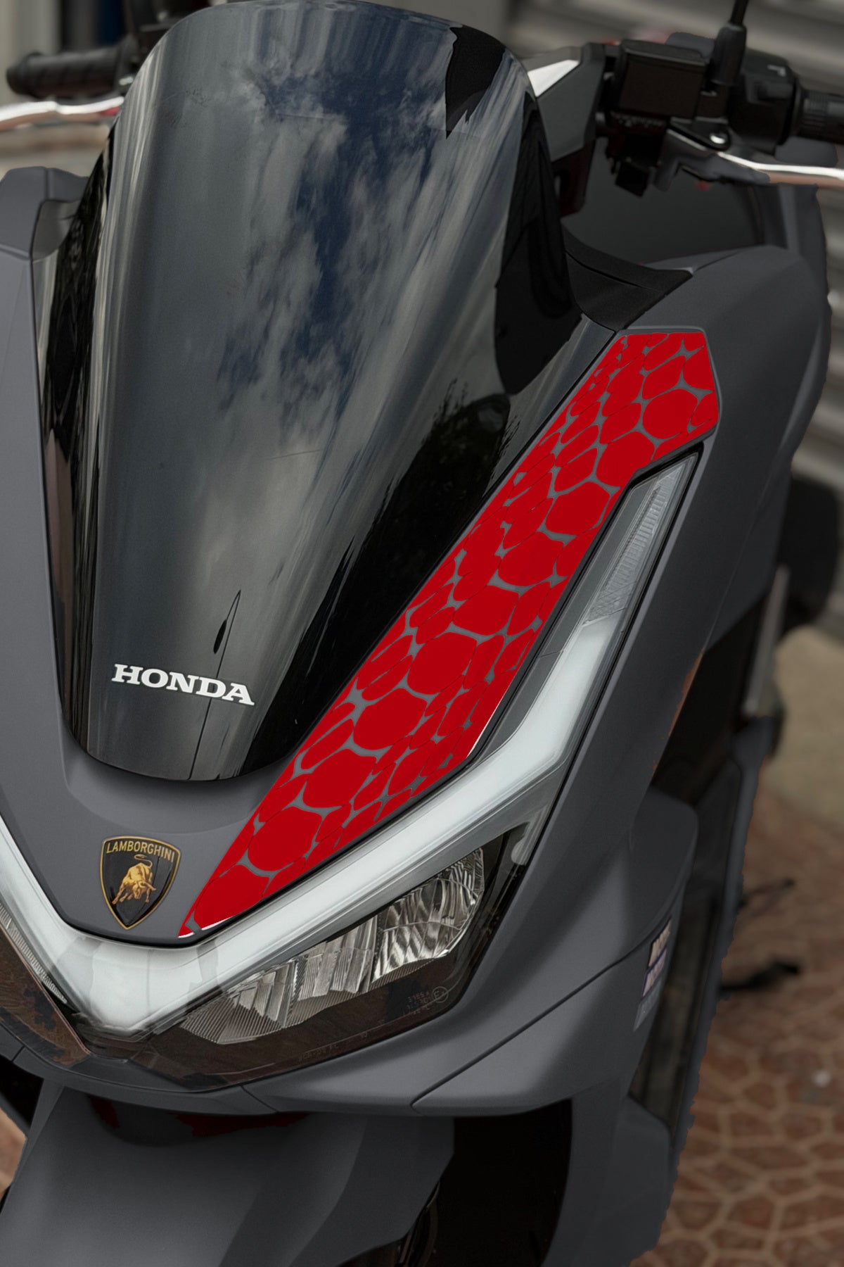 Honda PCX Deluxe için Yeni Kasa 2025-2026 Uyumlu Far Üstü Yılan Pulu Desen Sticker