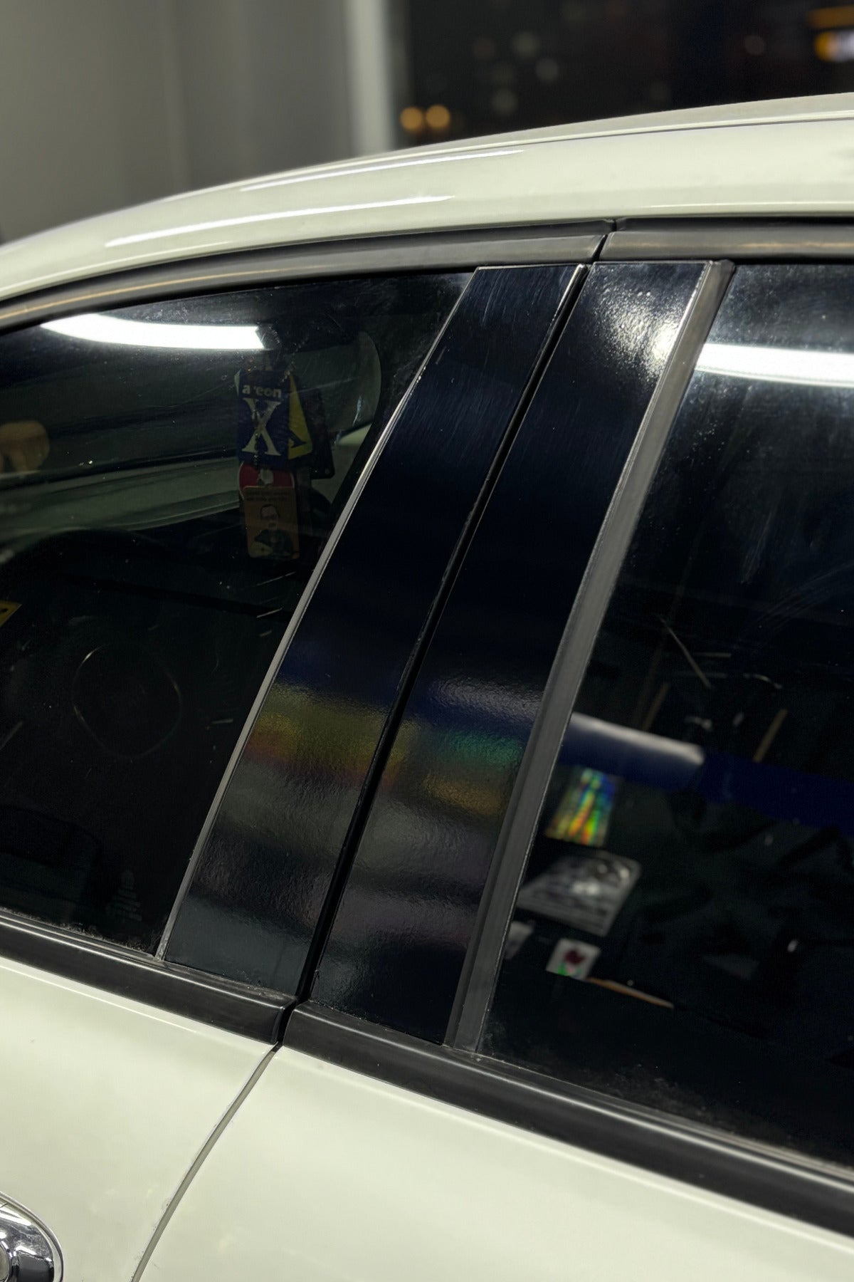 Fiat Egea için Birebir Oturan Kendinden Yapışanlı Kapı Direk Kaplama Sticker Seti (Piano Black)