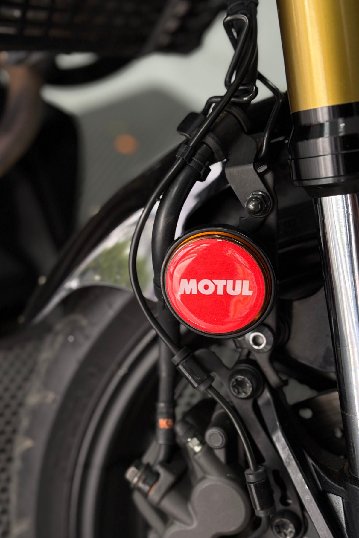 Motosiklet ve Kedigözü Reflektörü için Kırmızı Motul Yuvarlak Damla Sticker Etiket (2 Adet)