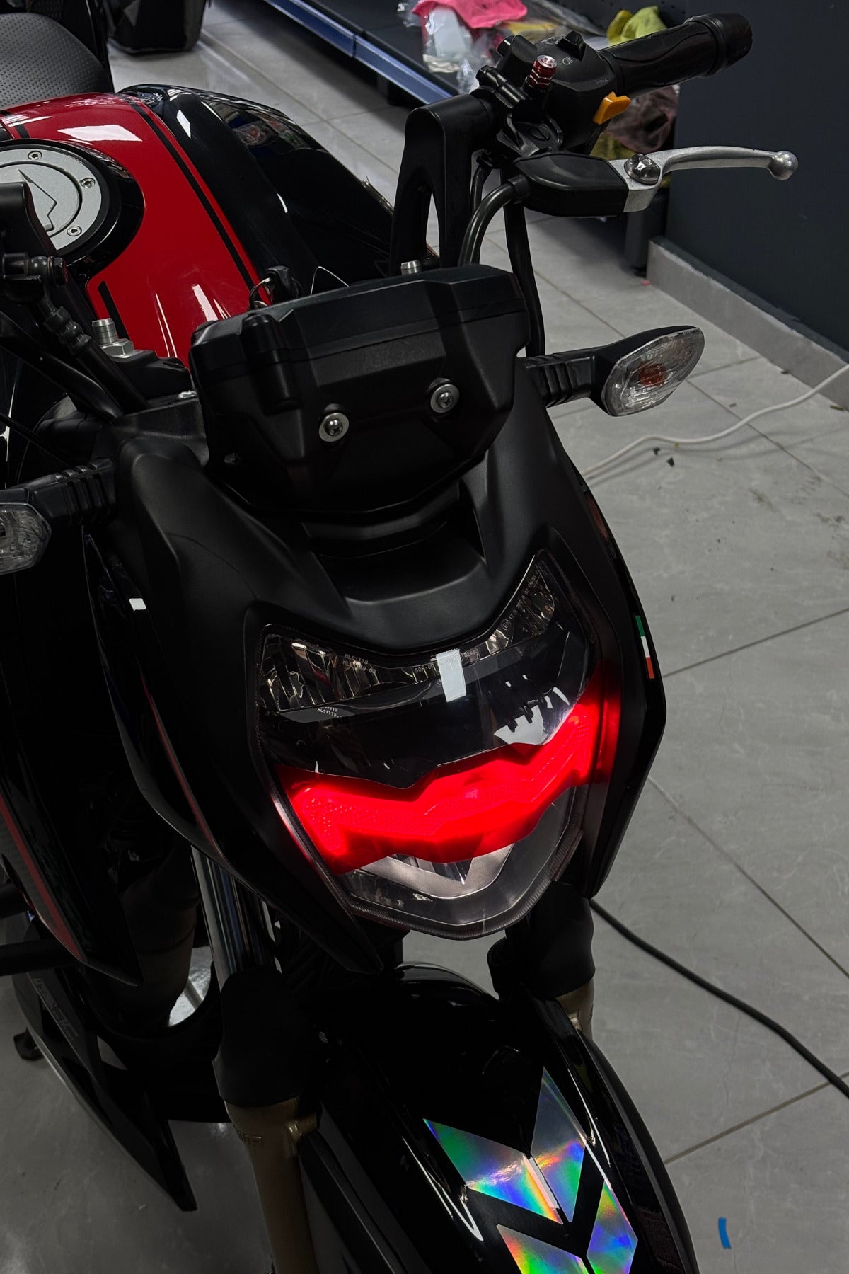 TVS Apache RTR 200 için Far Tasarım Folyosu Sticker
