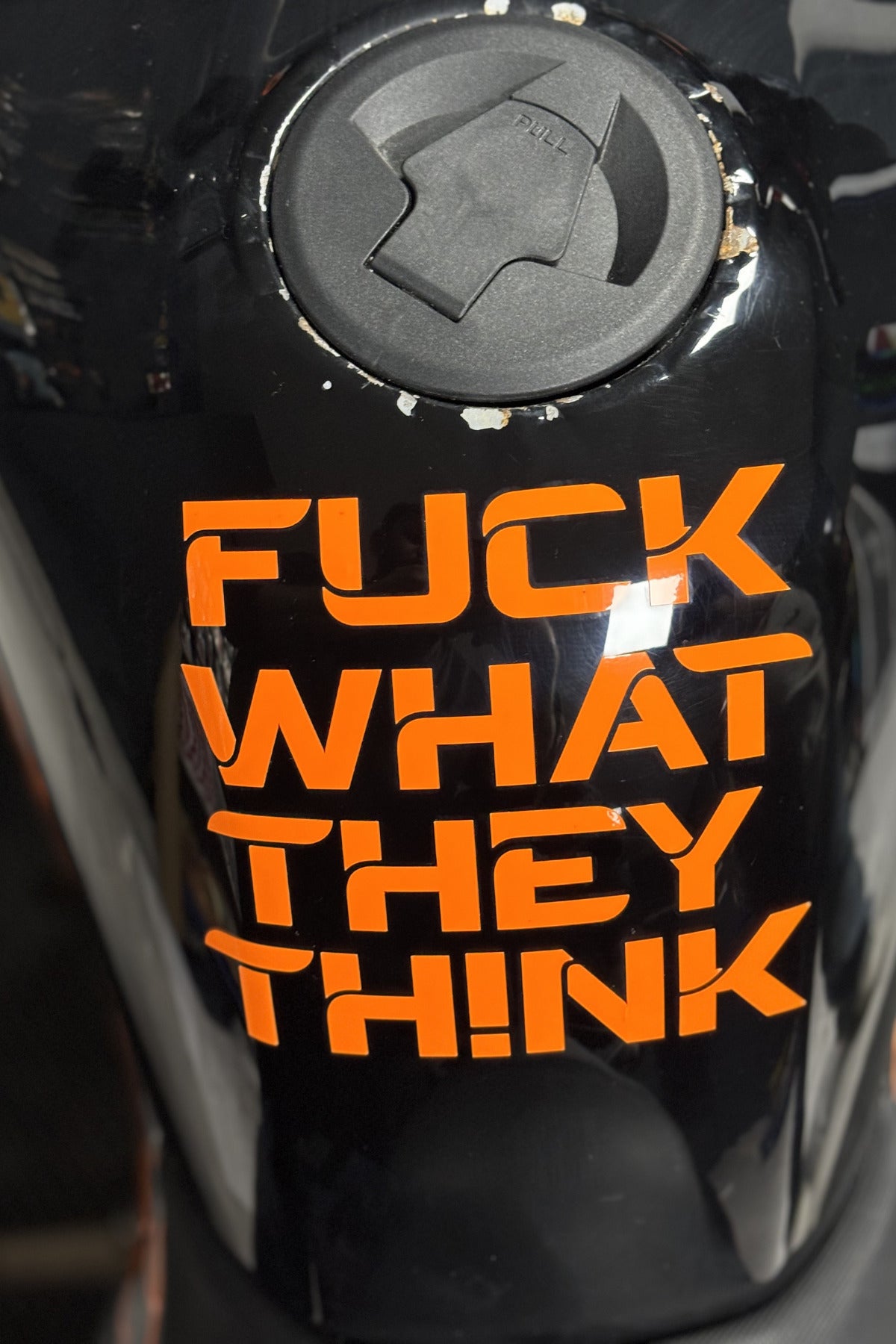 Motor-Araba-Kask için Oracal Neon Turuncu FCK What They Think Sticker Etiket (1 Adet)