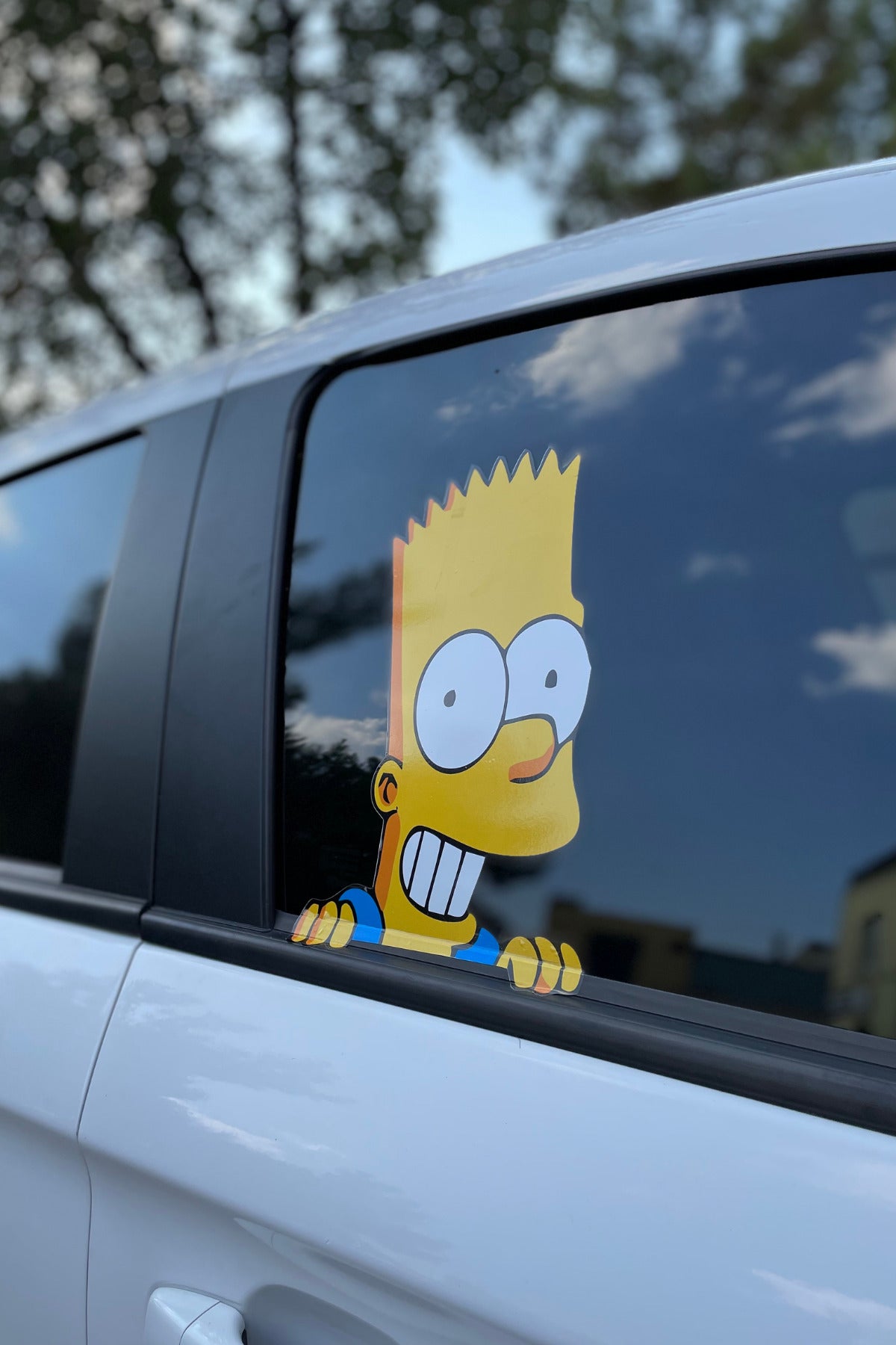 Araba Camı için Camdan Bakan Simpsonlar (Sağ Taraf  )Sticker Etiket 30CMx20CM (1 Adet)